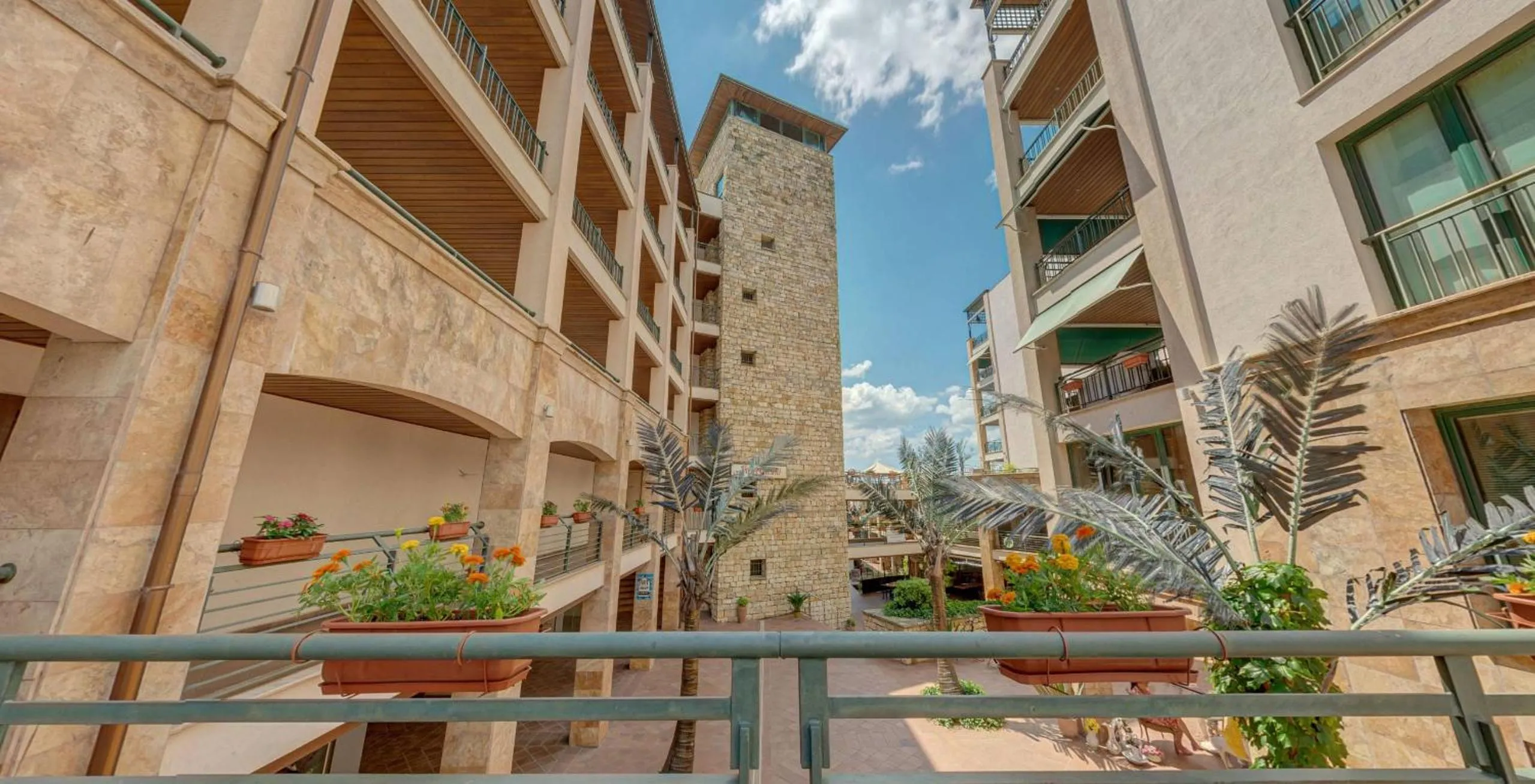 Marina City ApartHotel