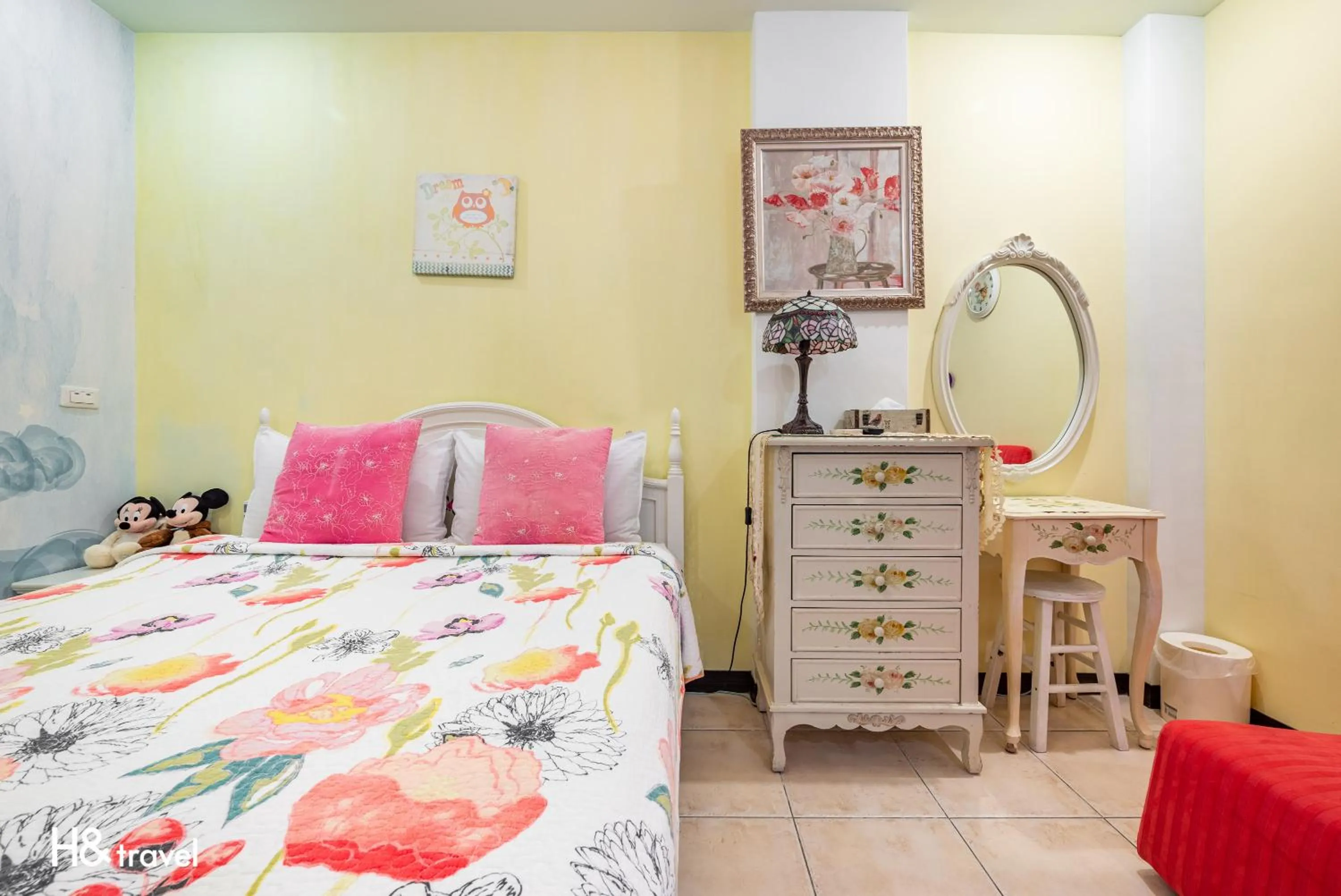 Bed in White Cotton Candy Homestay