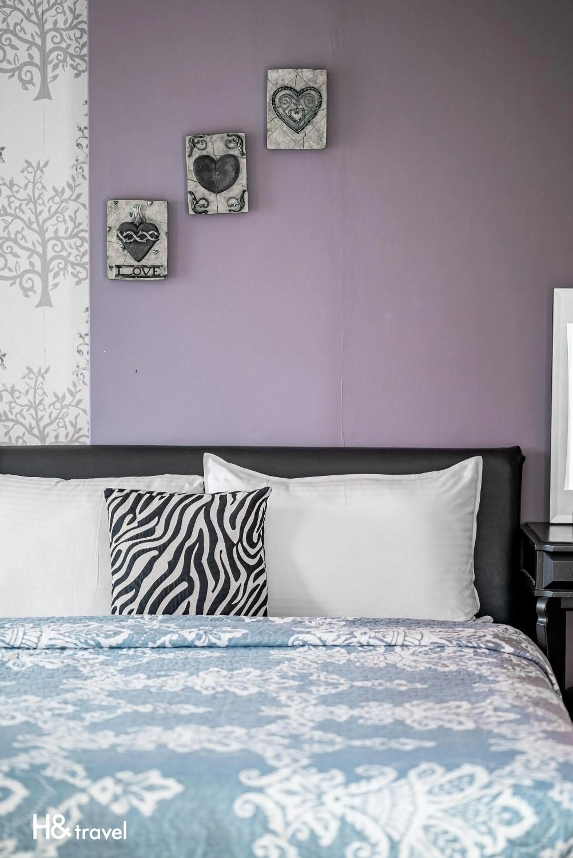 Bed in White Cotton Candy Homestay