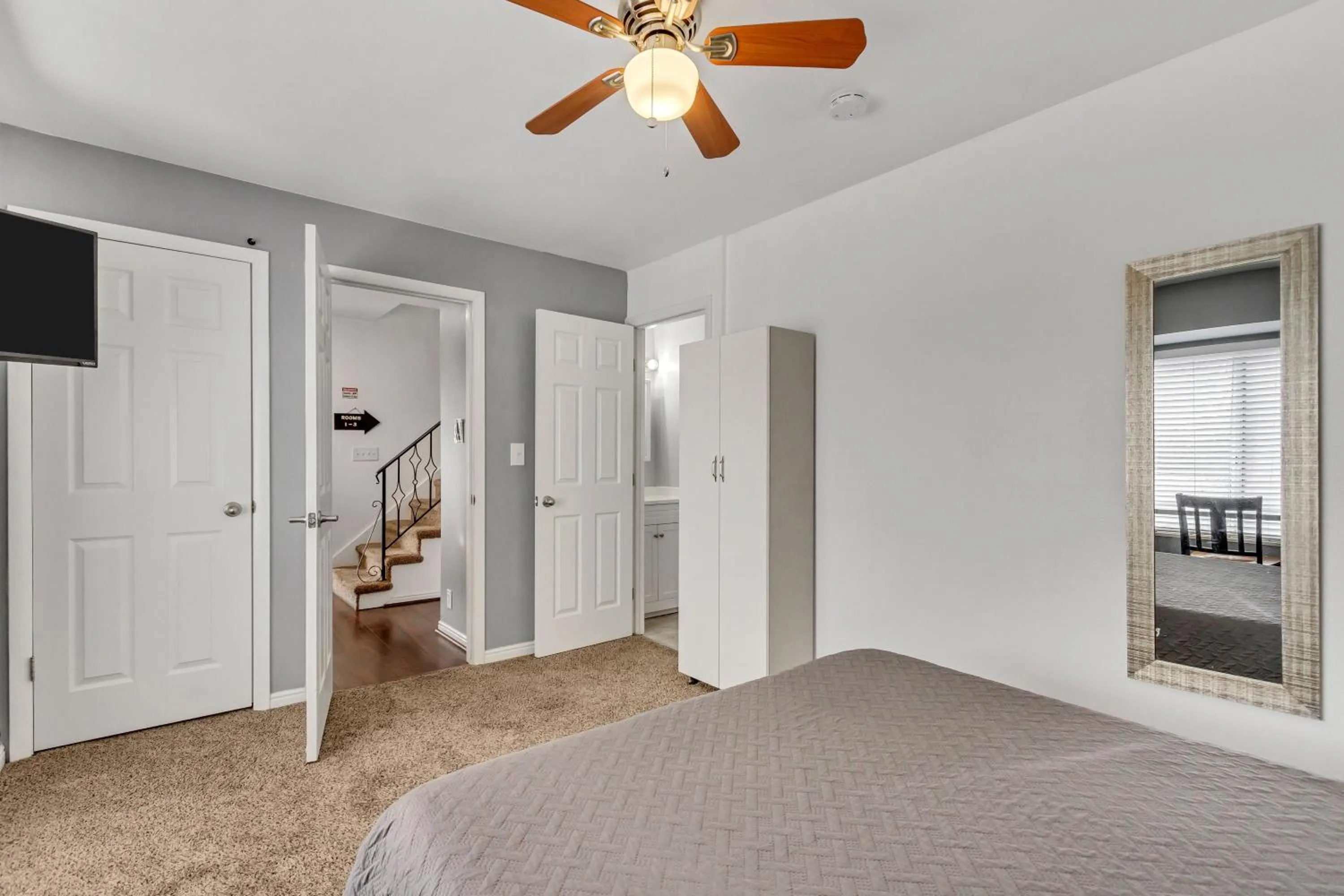 Bed in Large Room Near UVU & BYU