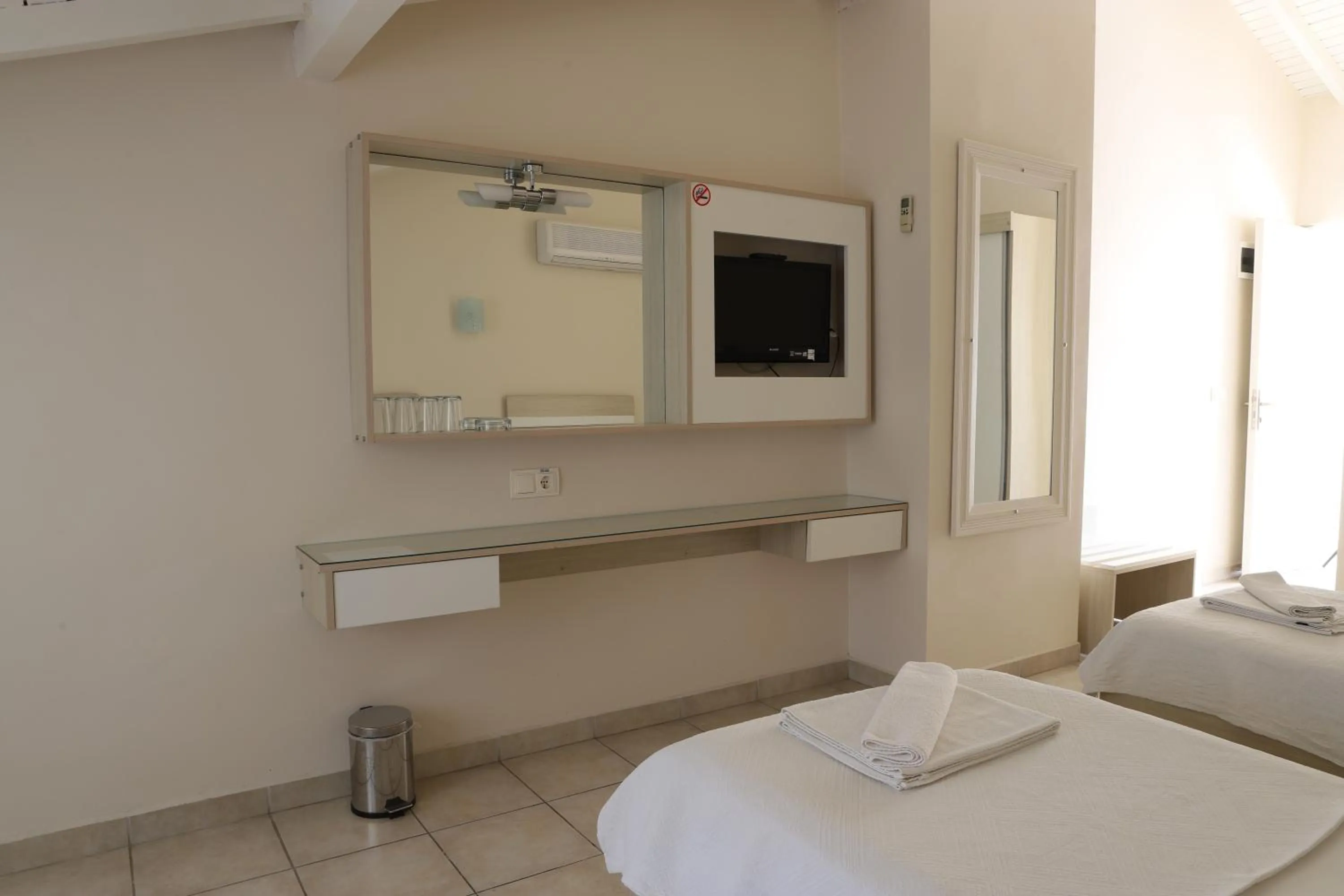 Bedroom, Bed in Hotel Binlik