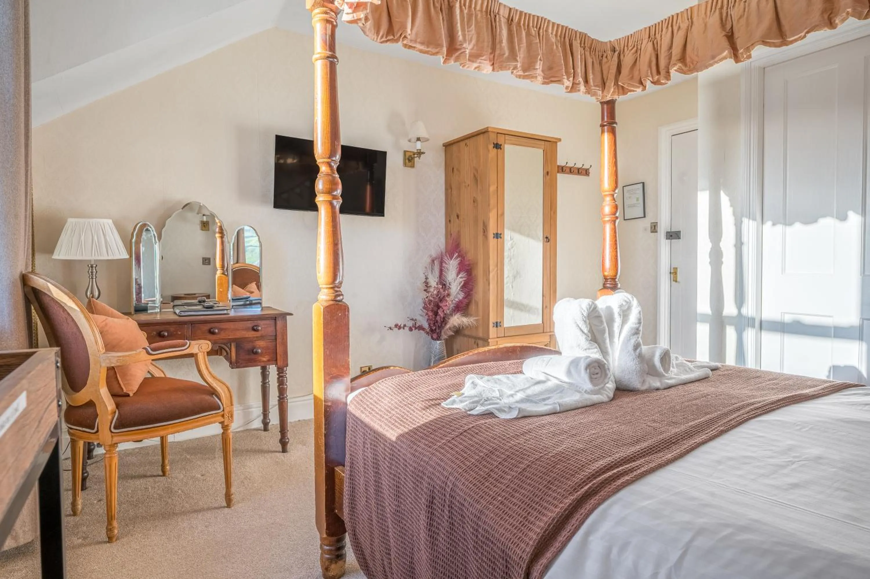 Bed in The Mortal Man Inn