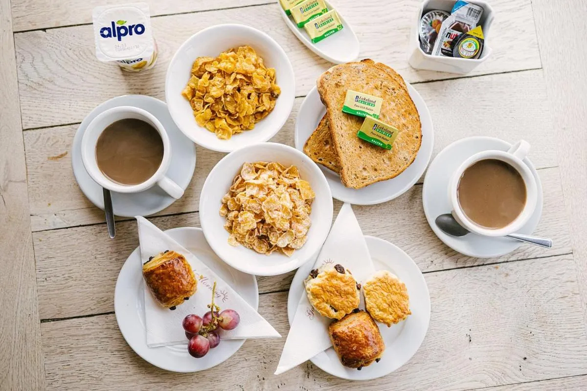 Breakfast in The Mortal Man Inn