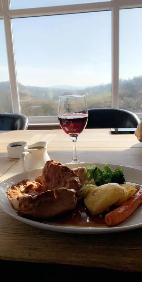 Restaurant/places to eat in The Mortal Man Inn