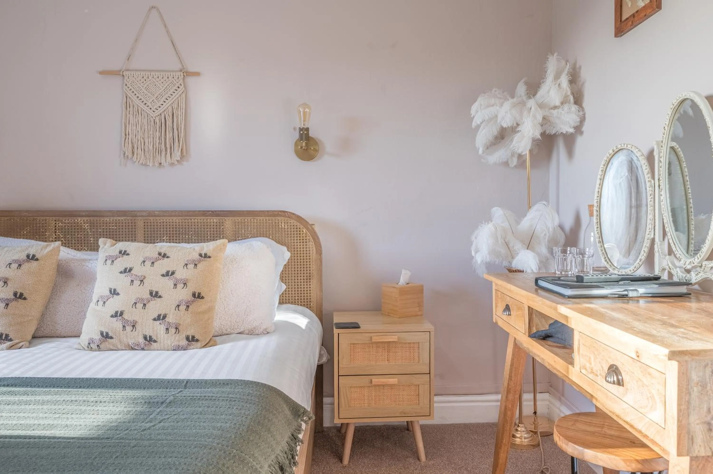 Bed in The Mortal Man Inn