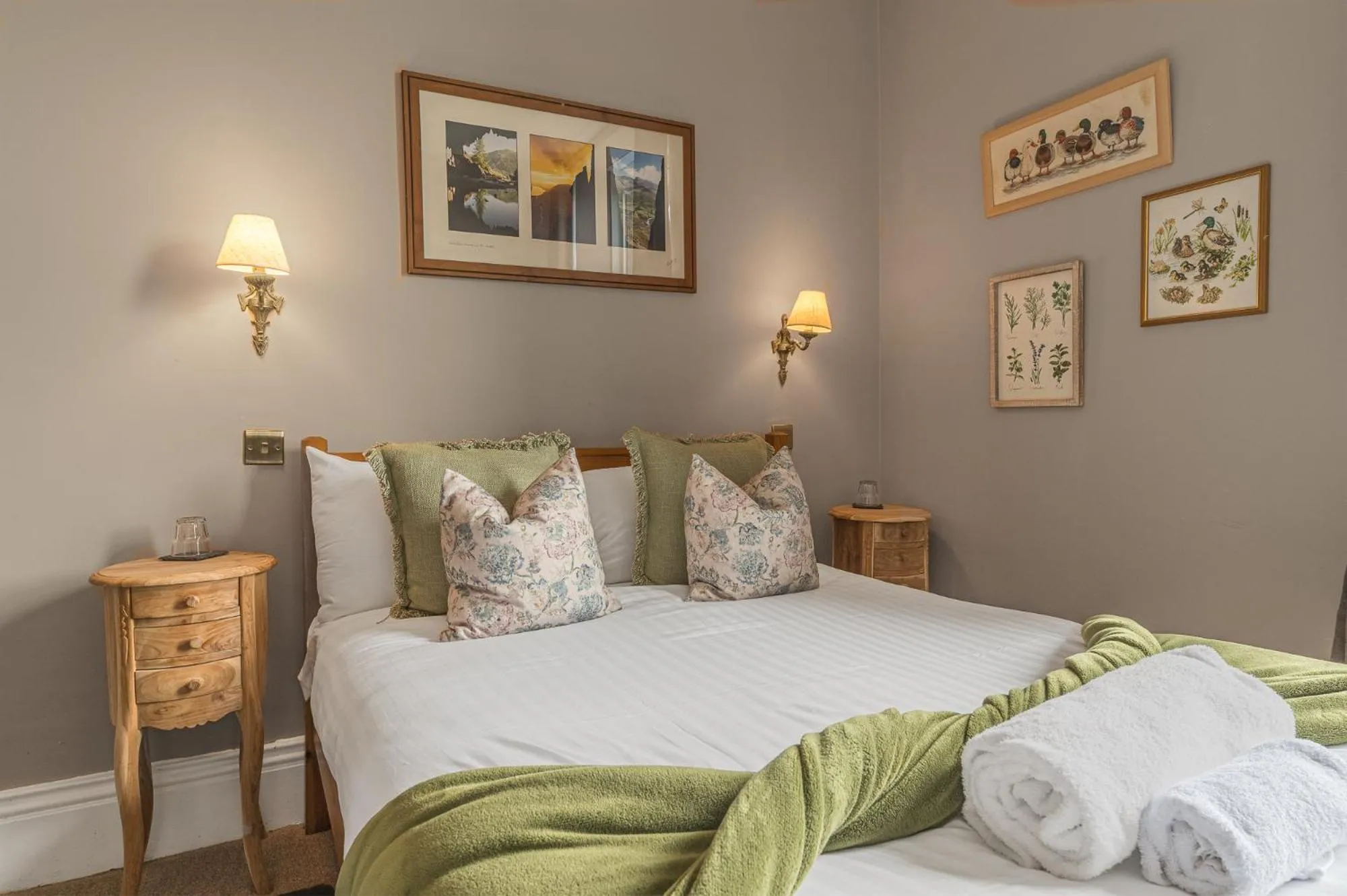 Bed in The Mortal Man Inn