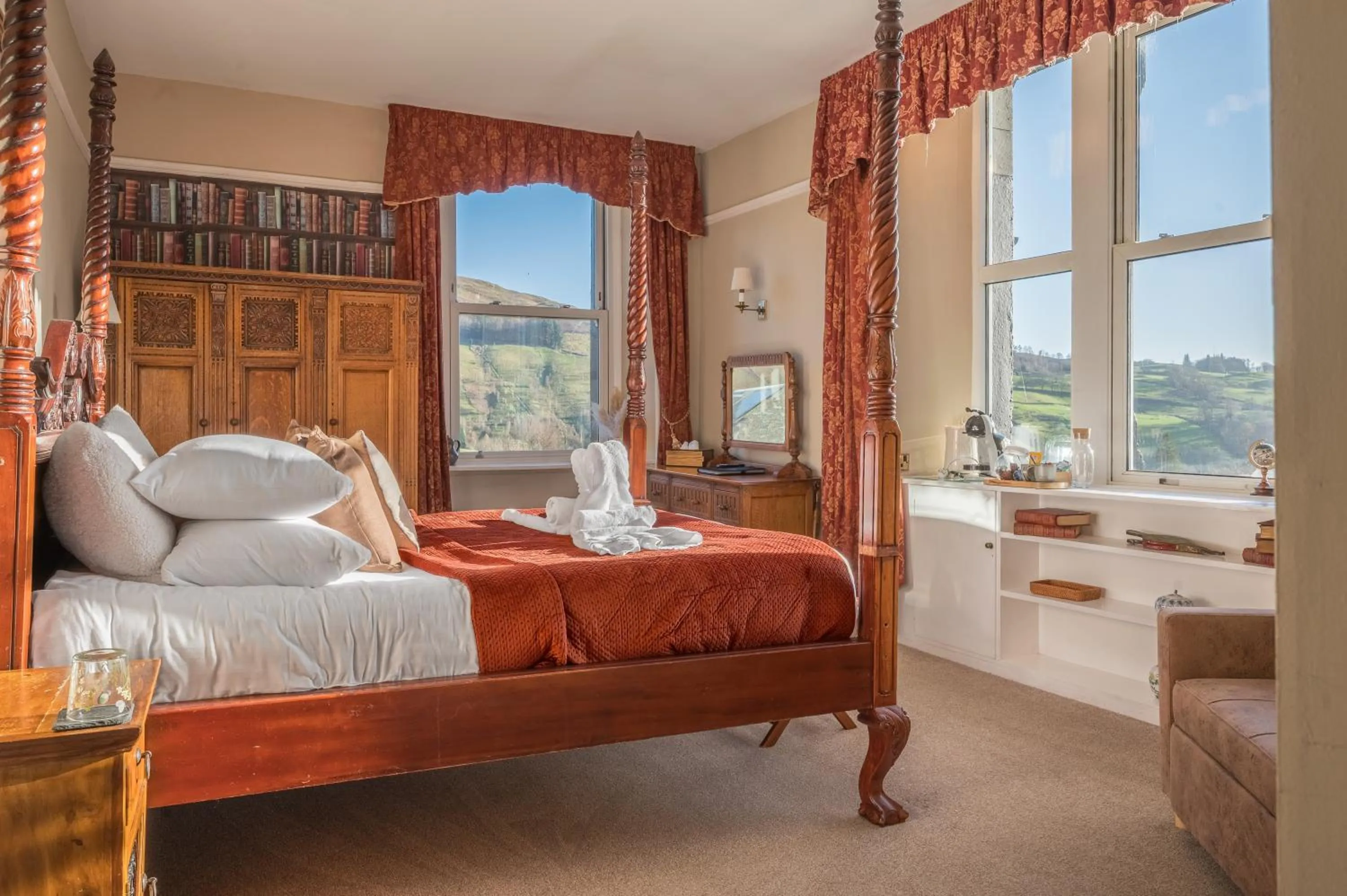 Bed in The Mortal Man Inn