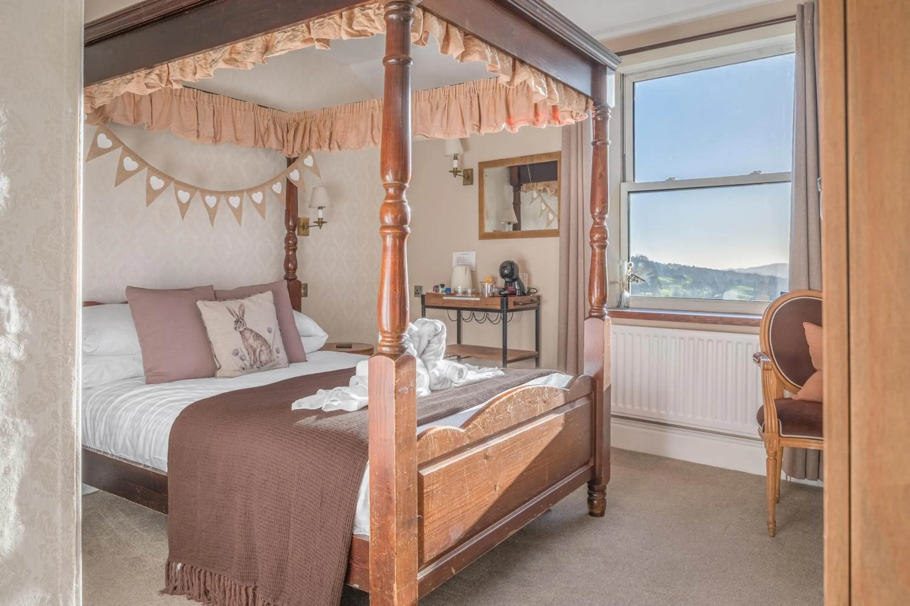 Bed in The Mortal Man Inn