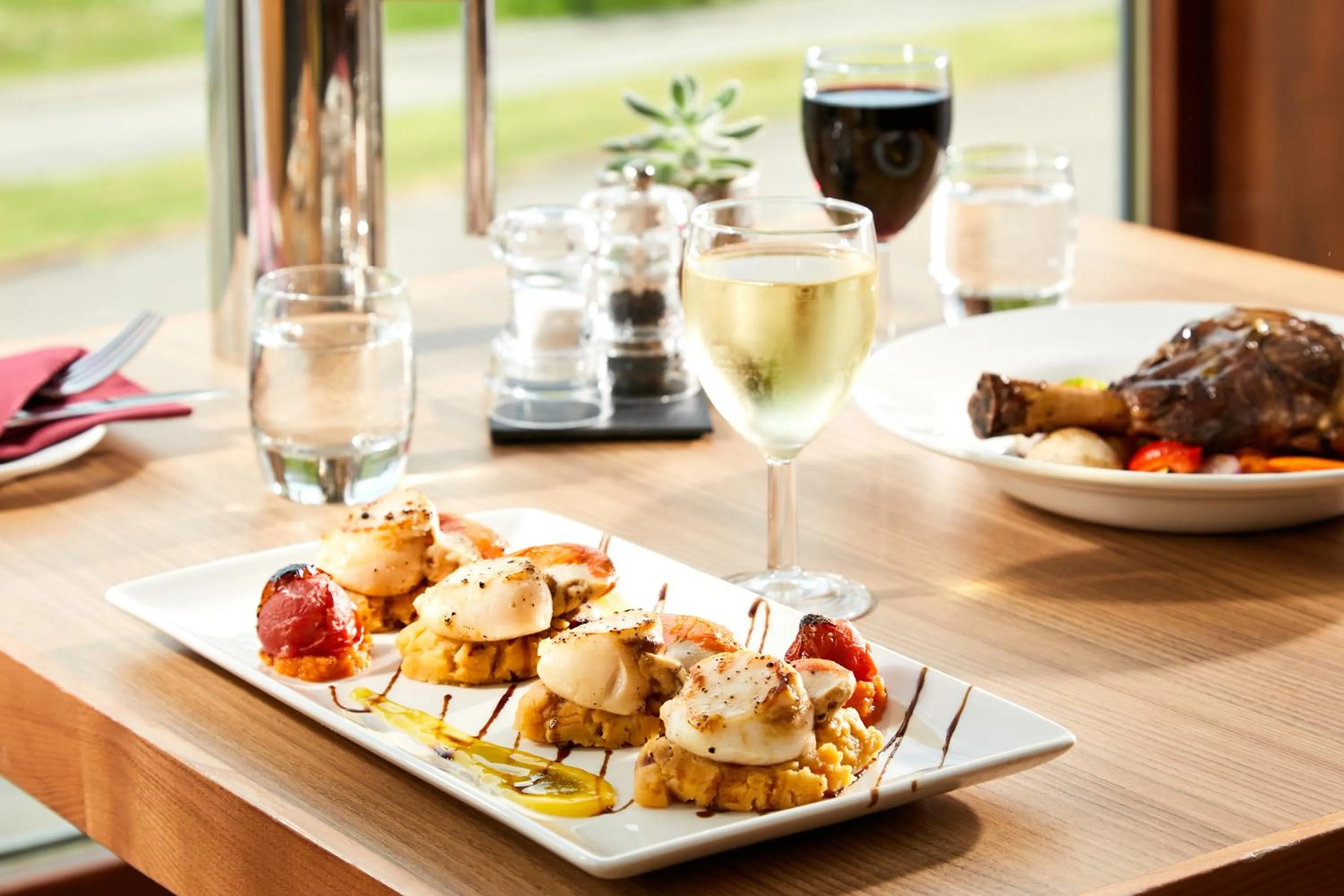 Food and drinks in Clan Macduff Hotel