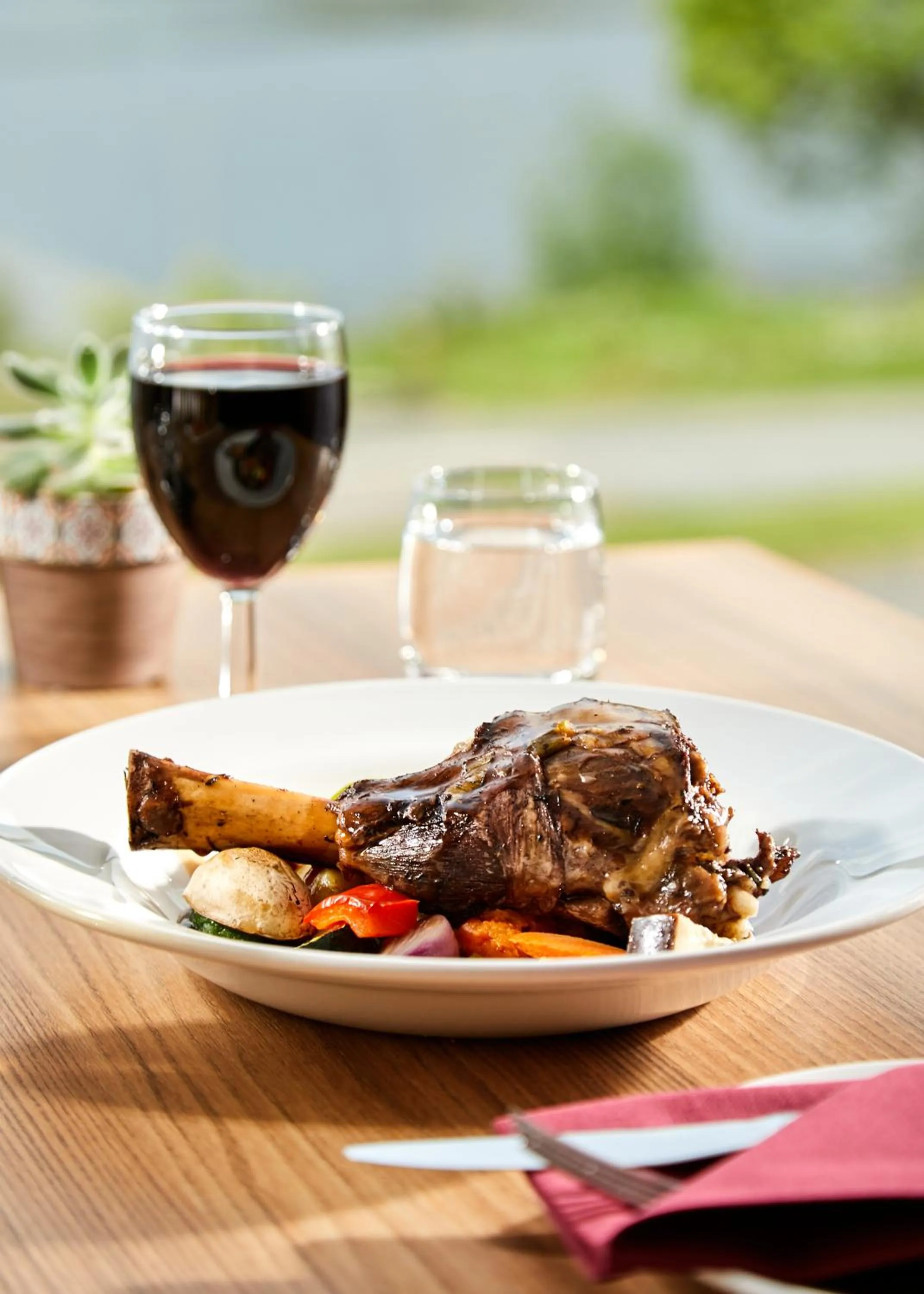 Food and drinks in Clan Macduff Hotel