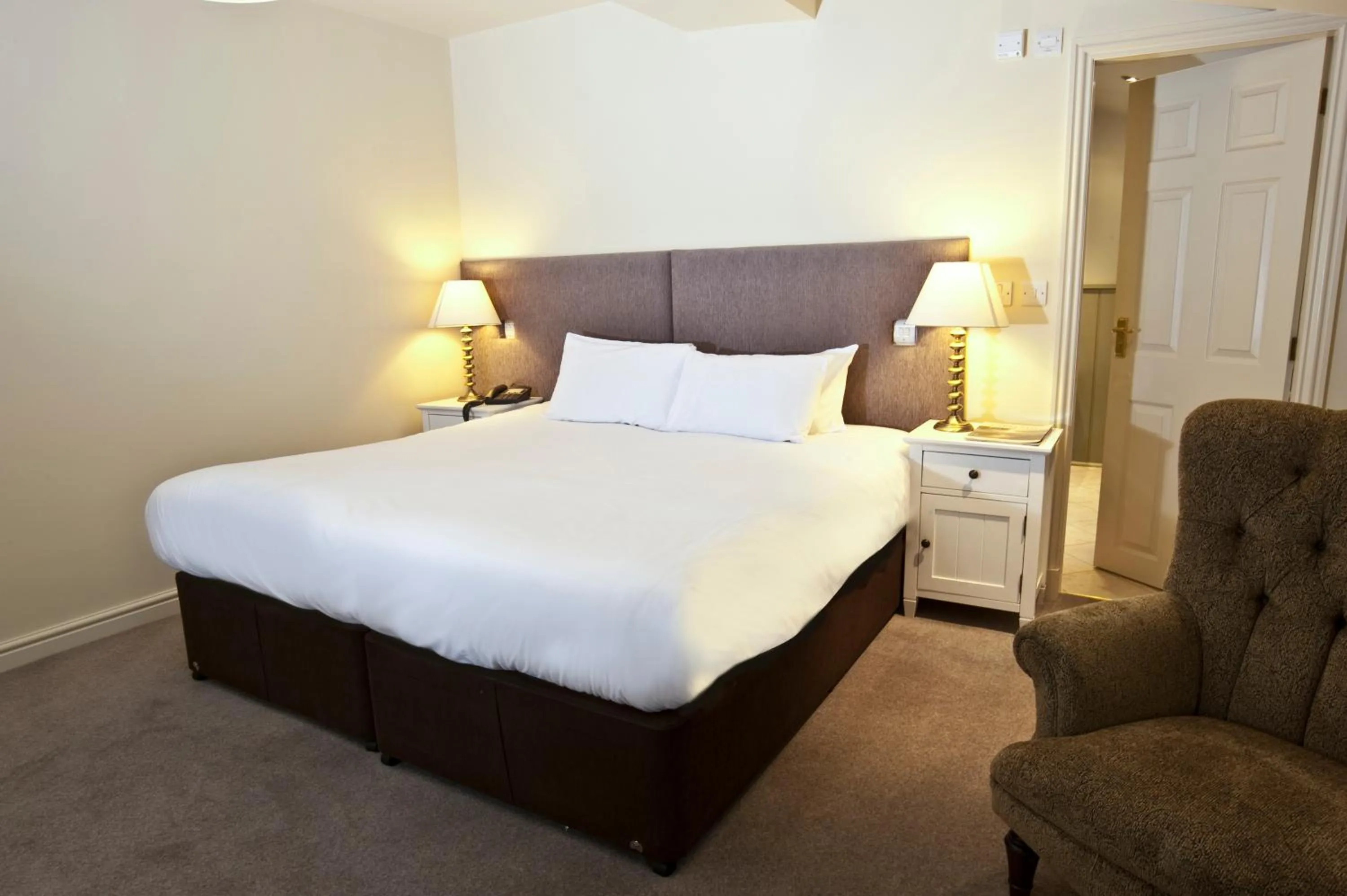 Photo of the whole room, Bed in The Cuckoo Brow Inn