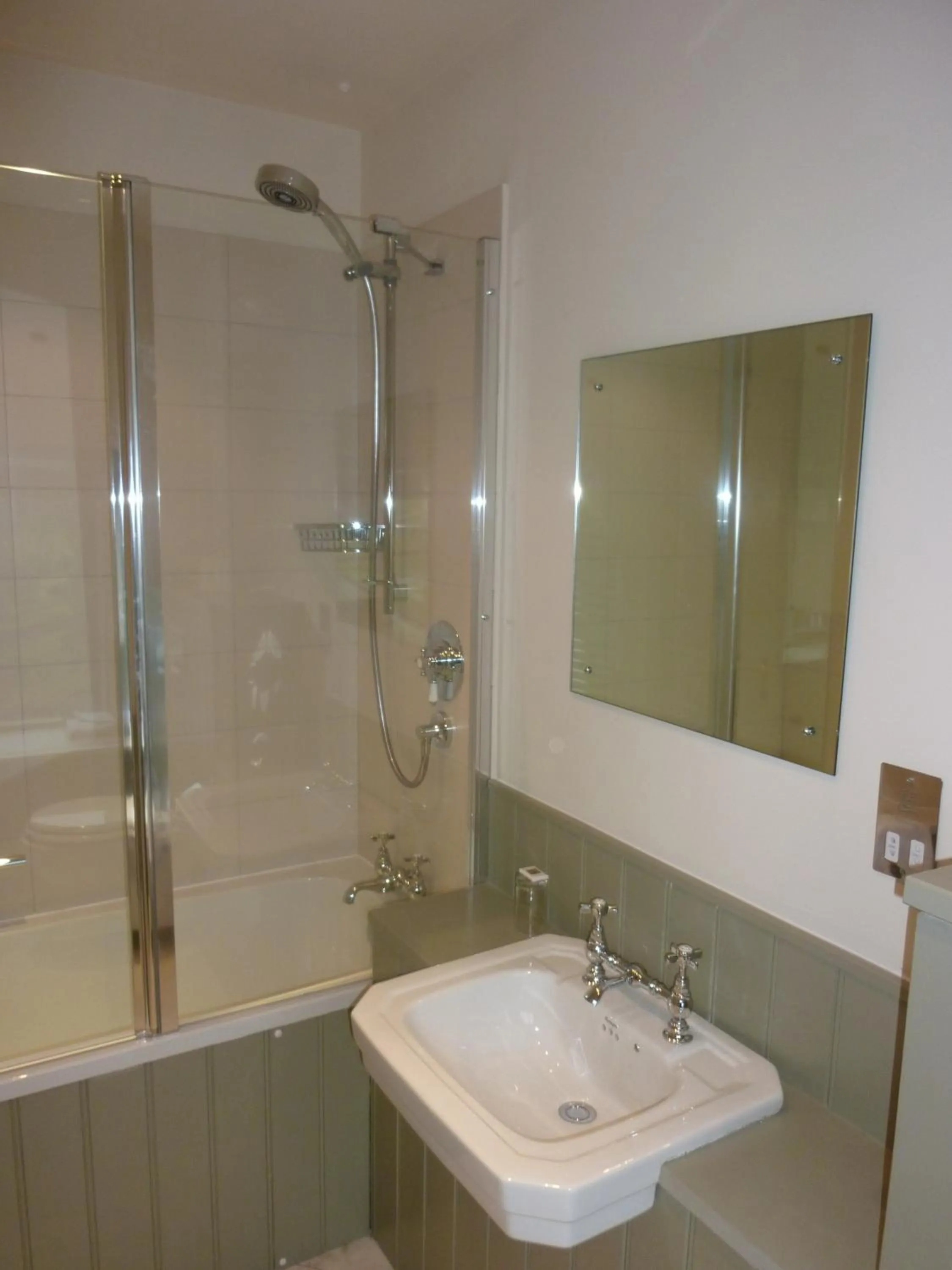 Bathroom in The Cuckoo Brow Inn