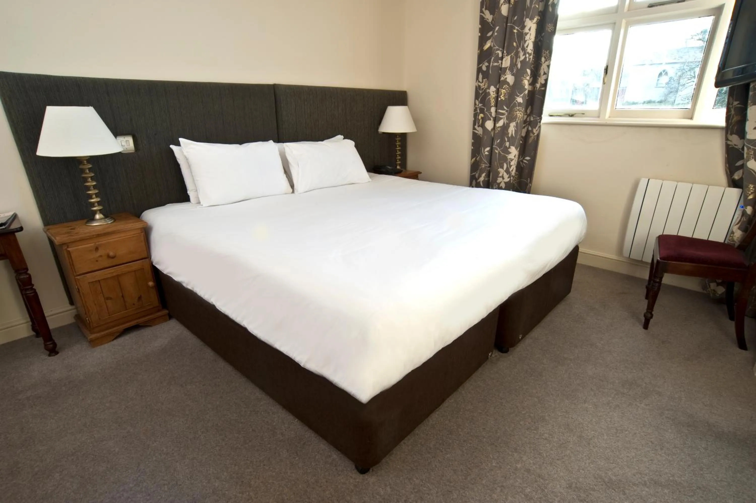 Photo of the whole room, Bed in The Cuckoo Brow Inn