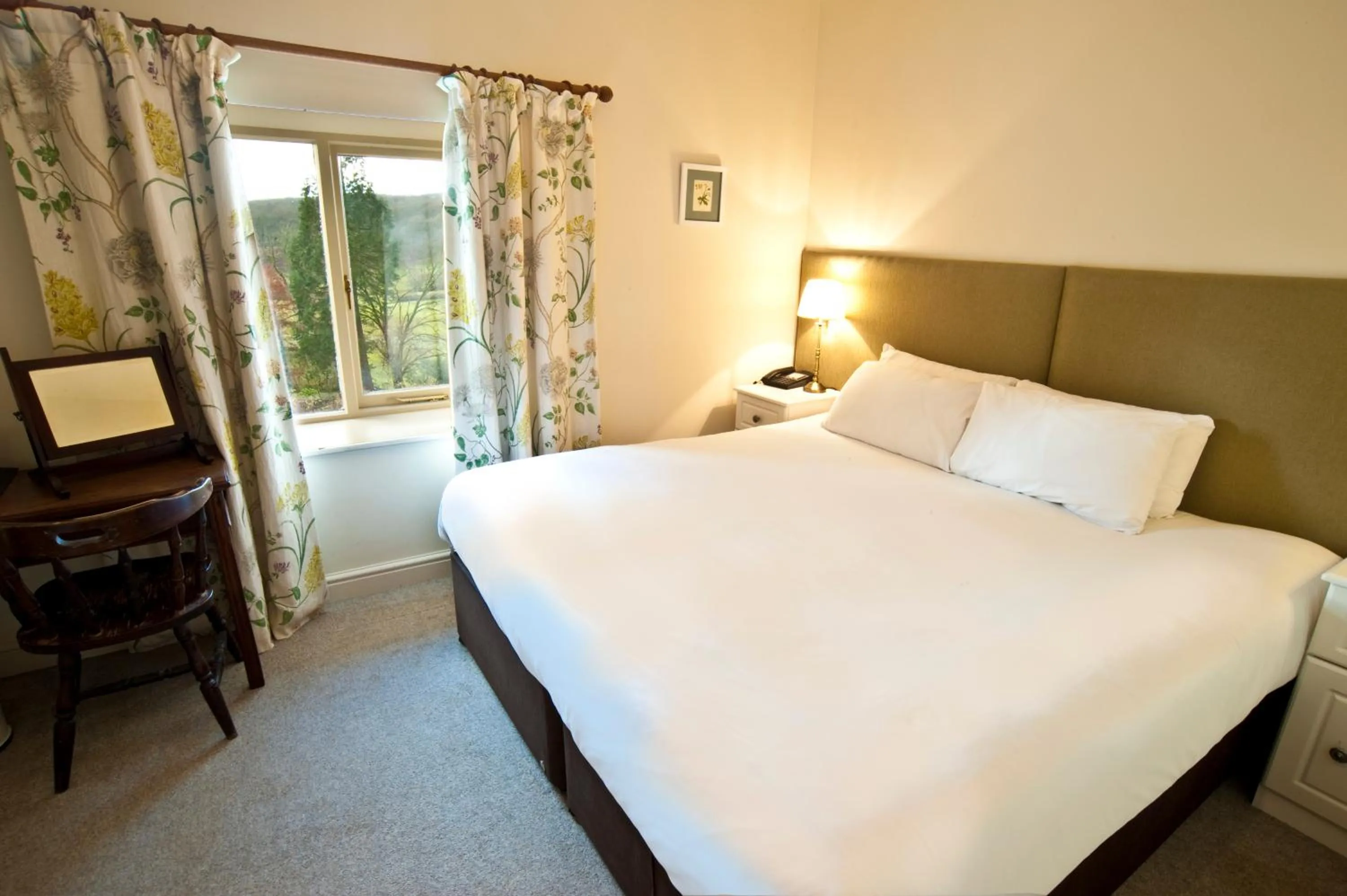 Photo of the whole room, Bed in The Cuckoo Brow Inn