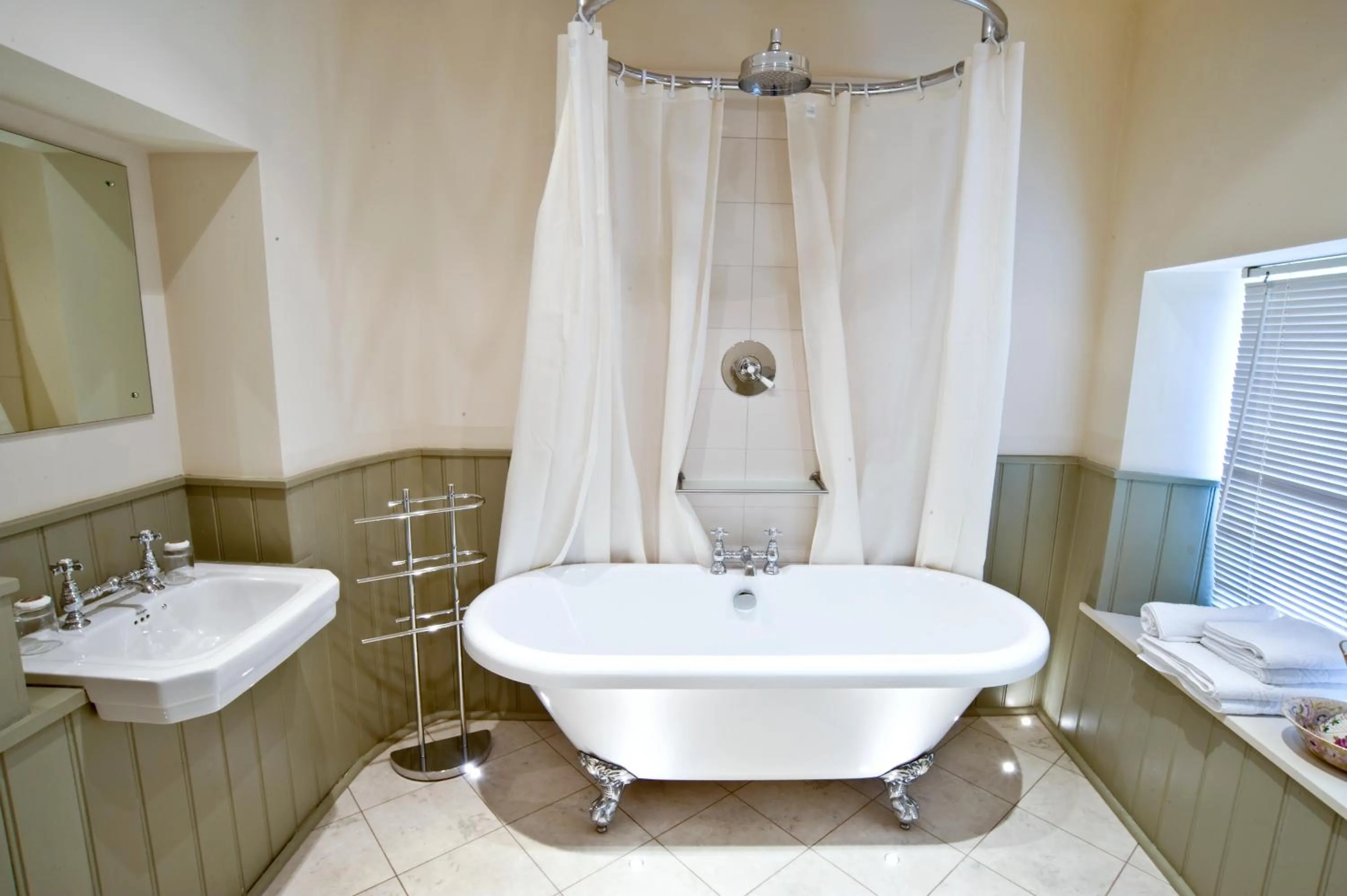 Bathroom in The Cuckoo Brow Inn