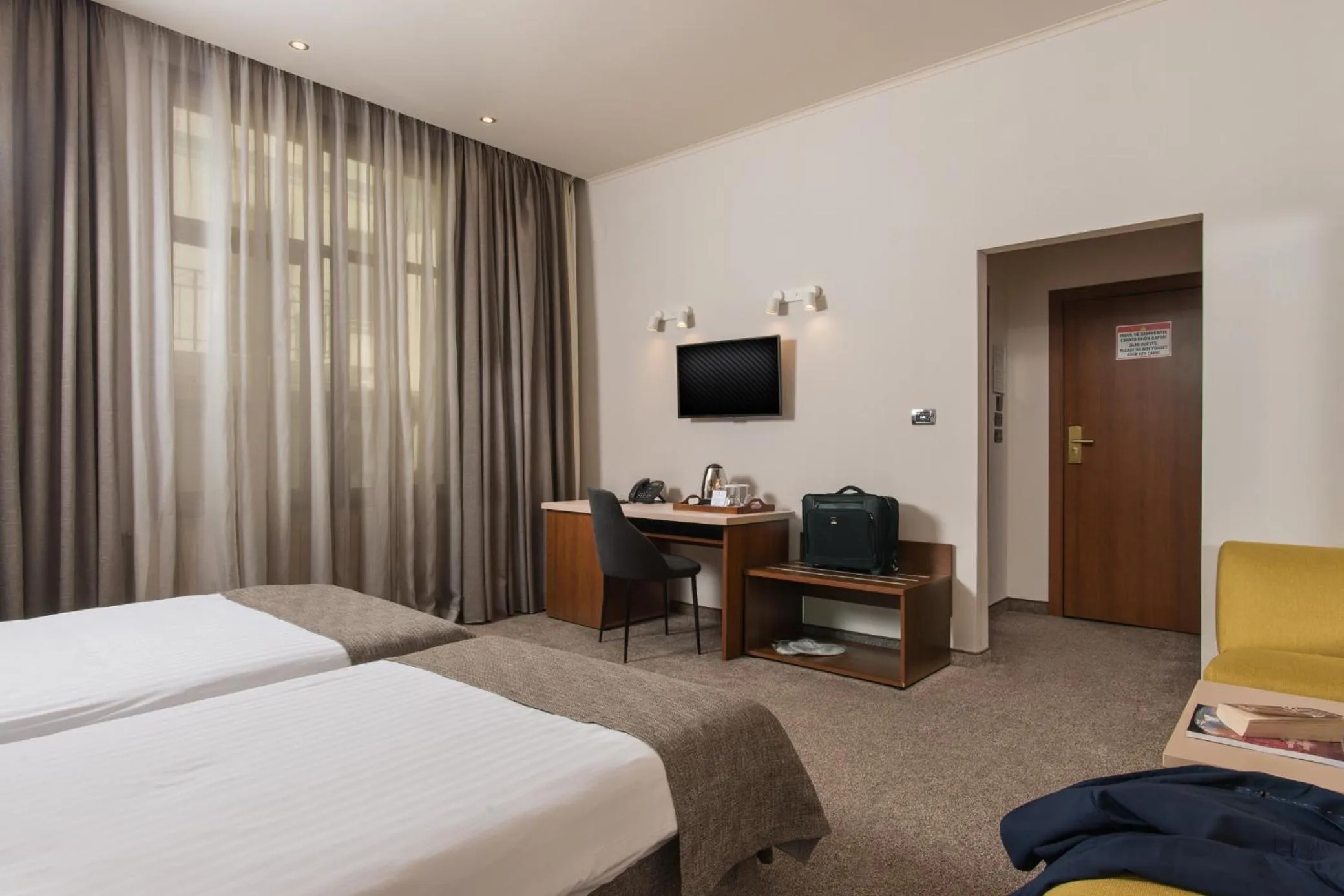 Bed in Antique Forum Hotel "Self Check-in" Stara Zagora