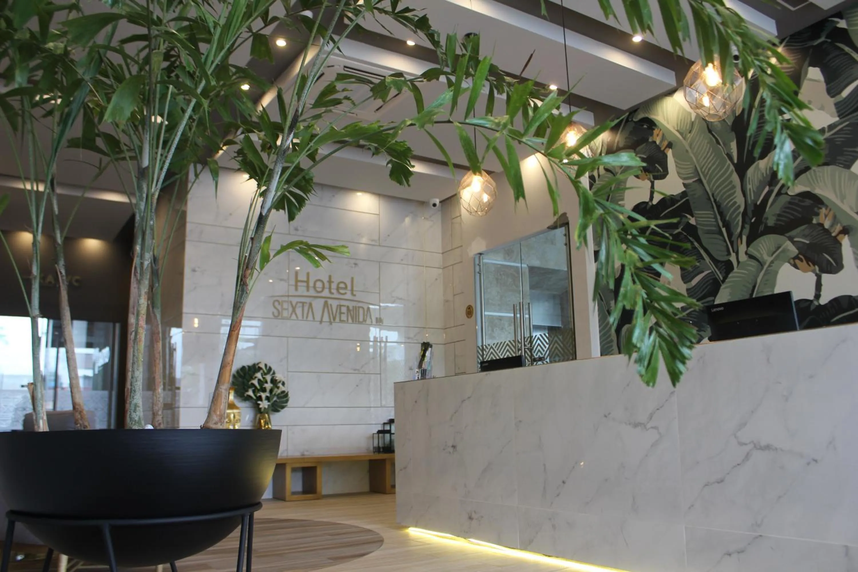 Lobby or reception in Hotel Sexta Avenida Inn