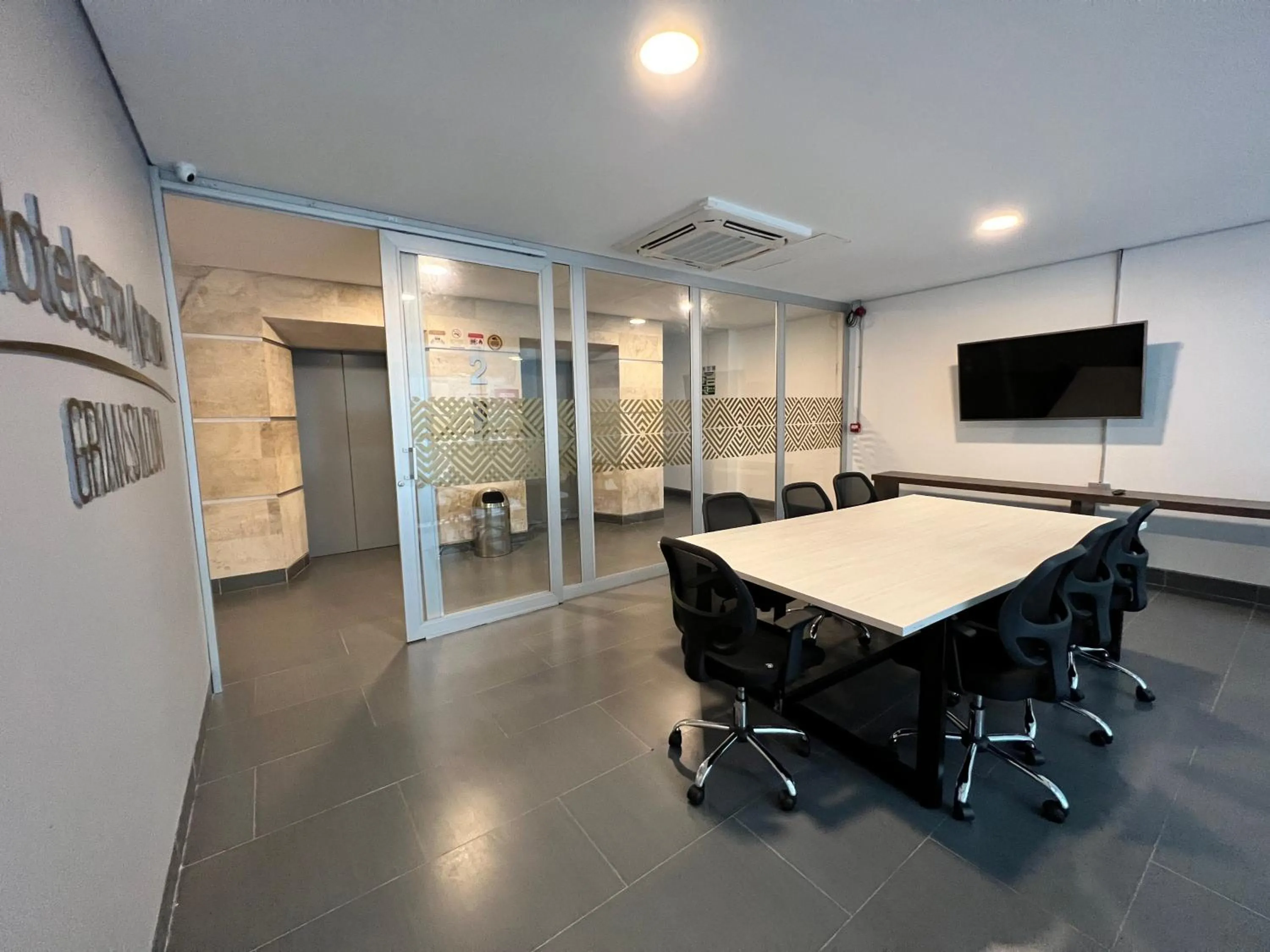 Meeting/conference room in Hotel Sexta Avenida Inn