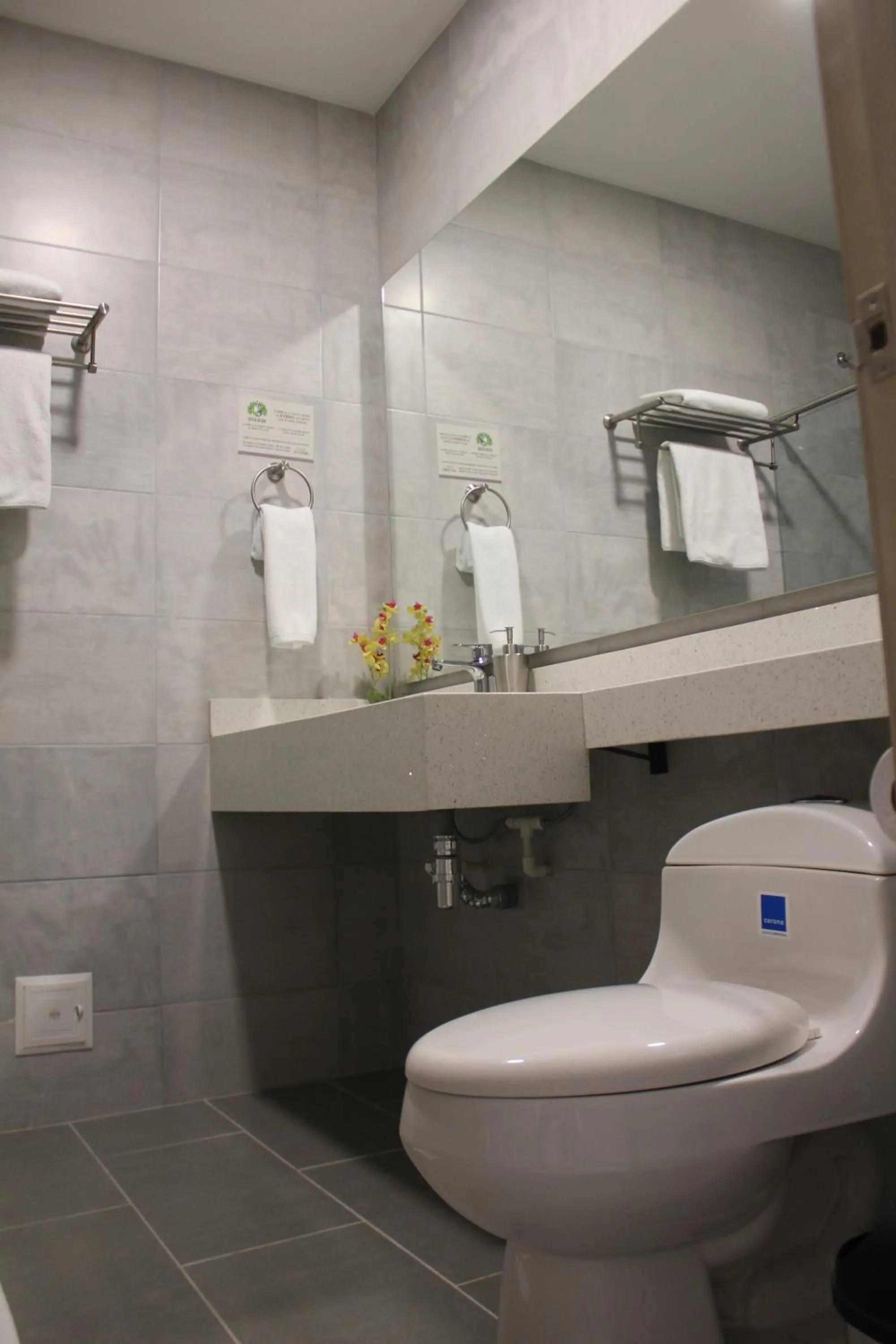 Bathroom in Hotel Sexta Avenida Inn