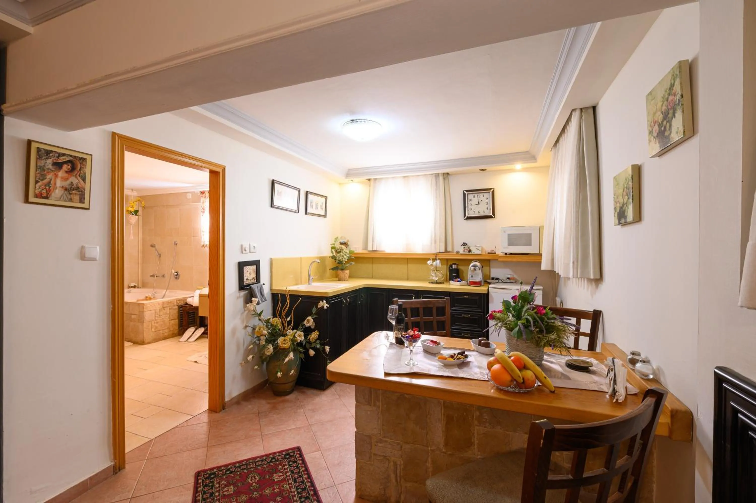 Kitchen or kitchenette in Rosh Pinat Noy