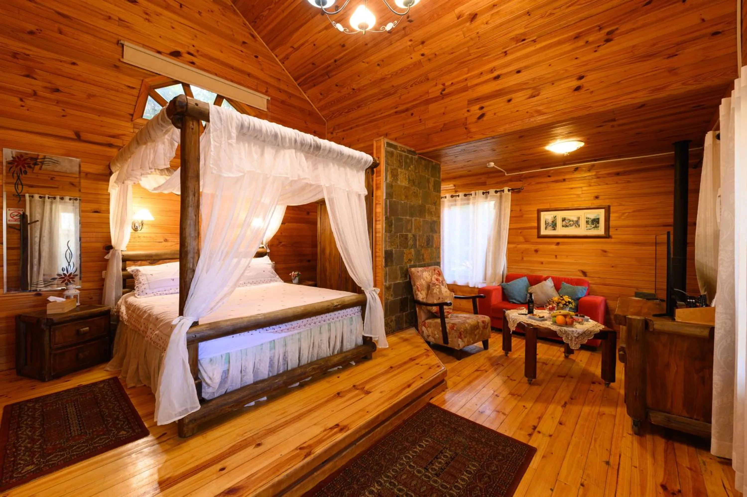 Photo of the whole room, Bed in Rosh Pinat Noy