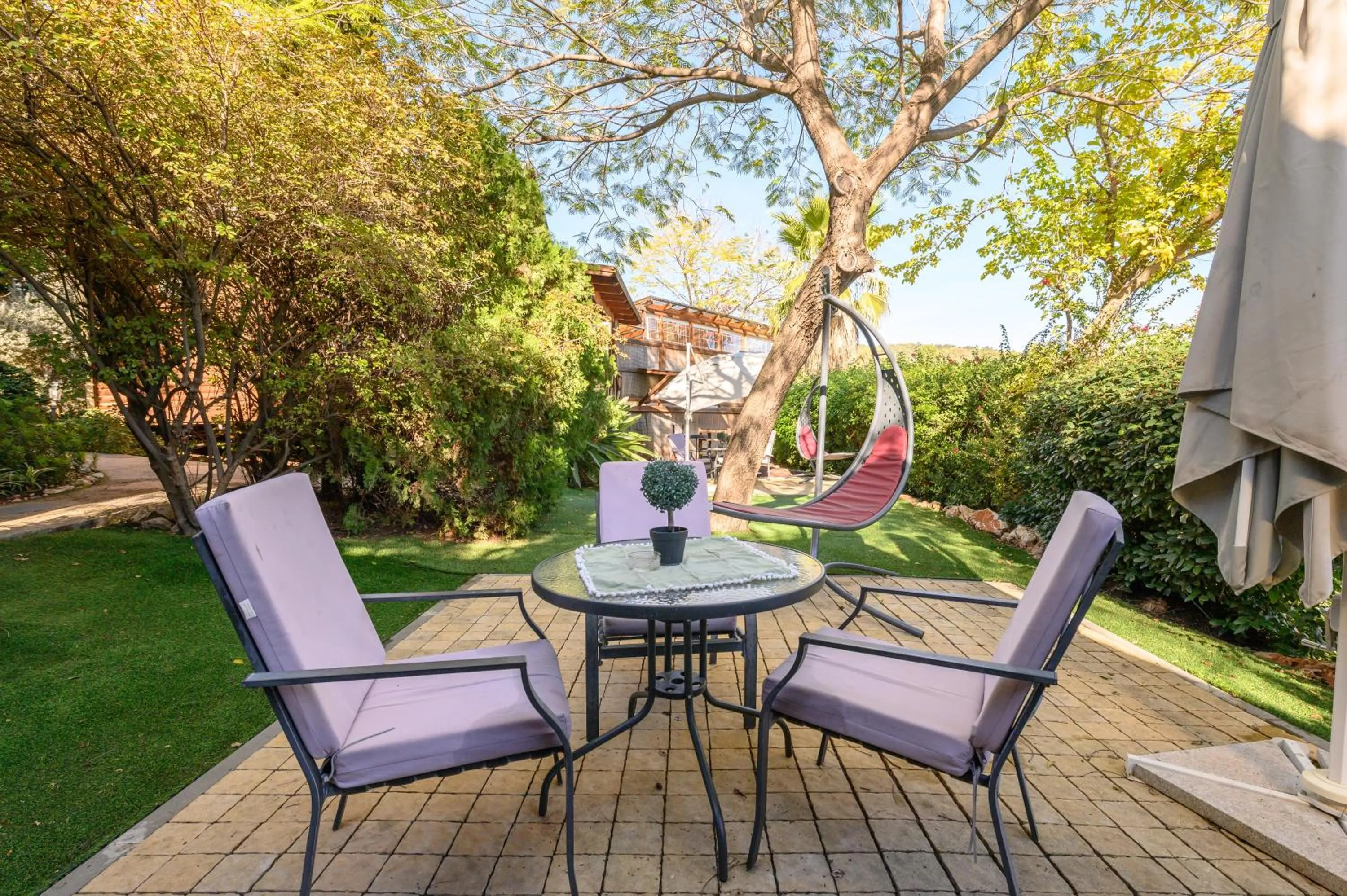 Patio in Rosh Pinat Noy