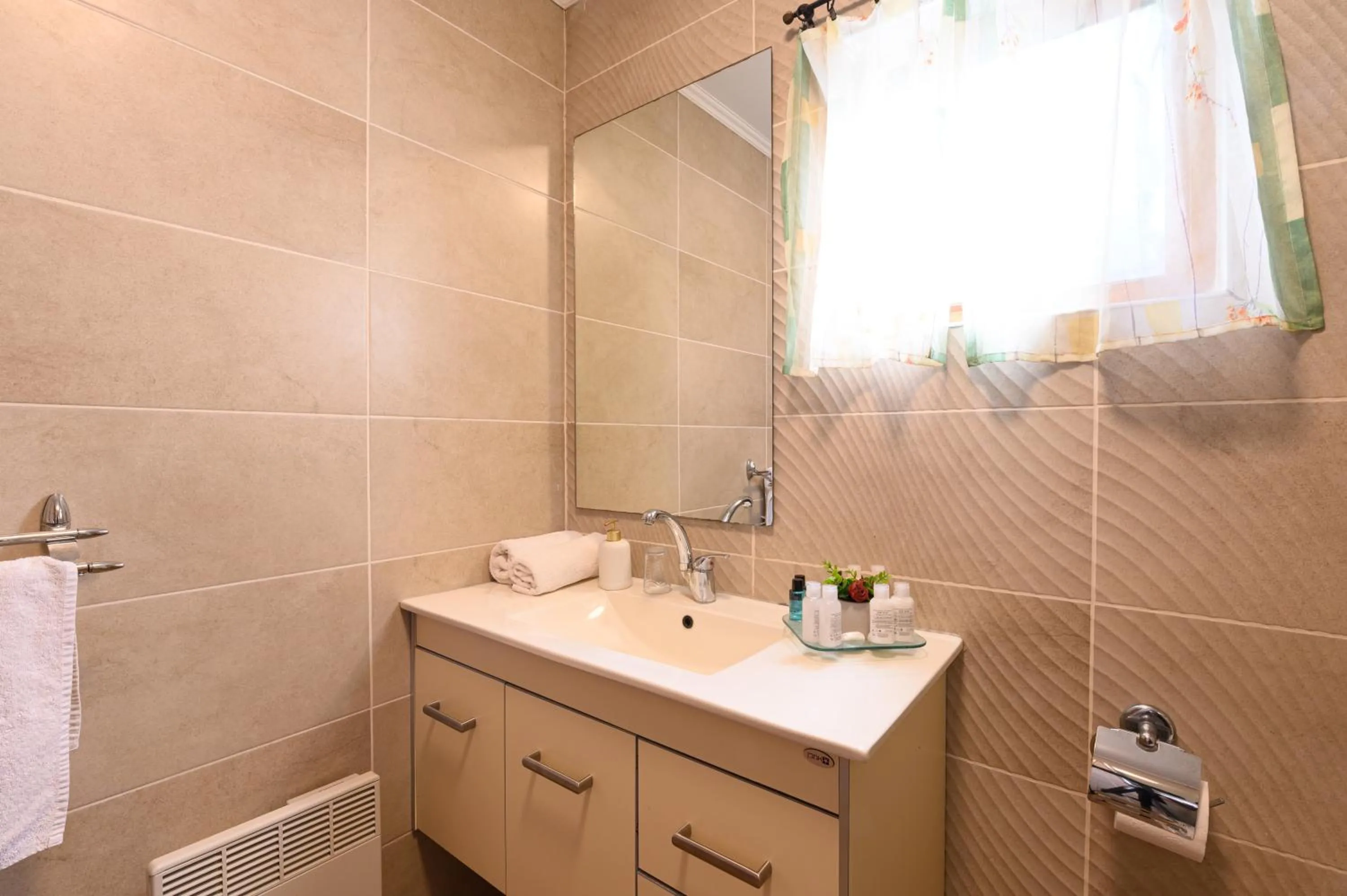 Bathroom in Rosh Pinat Noy