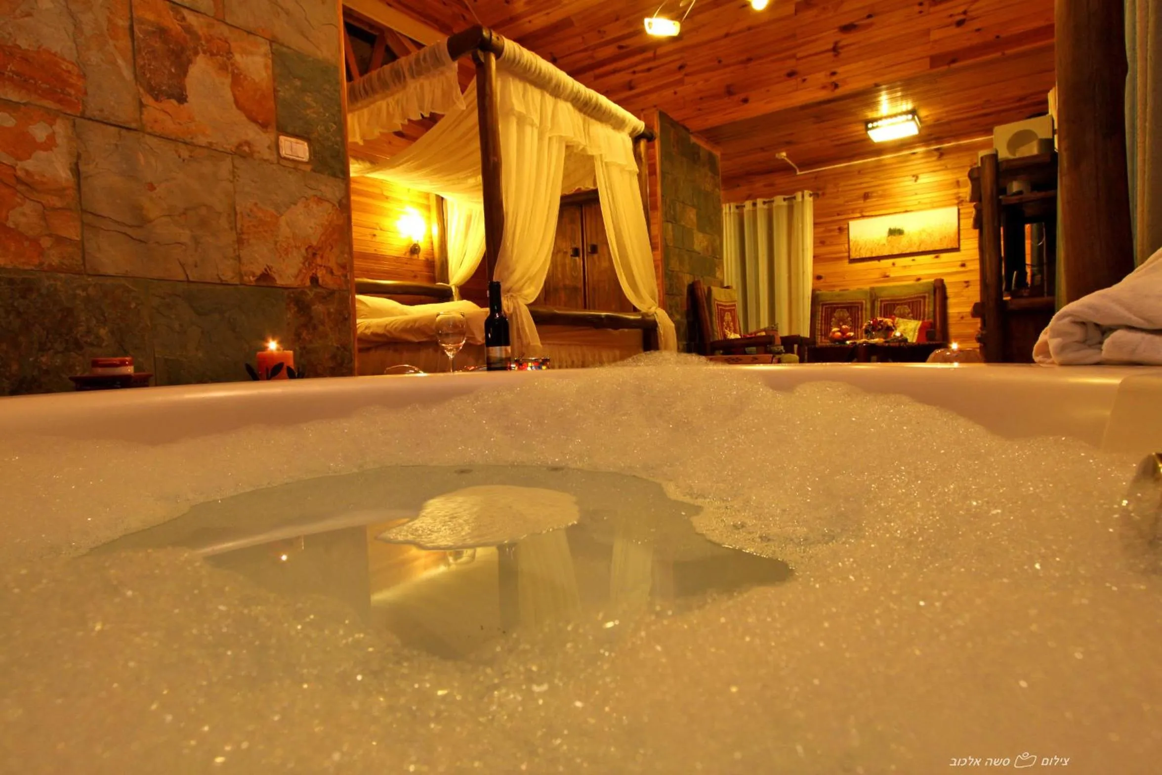 Hot Tub in Rosh Pinat Noy