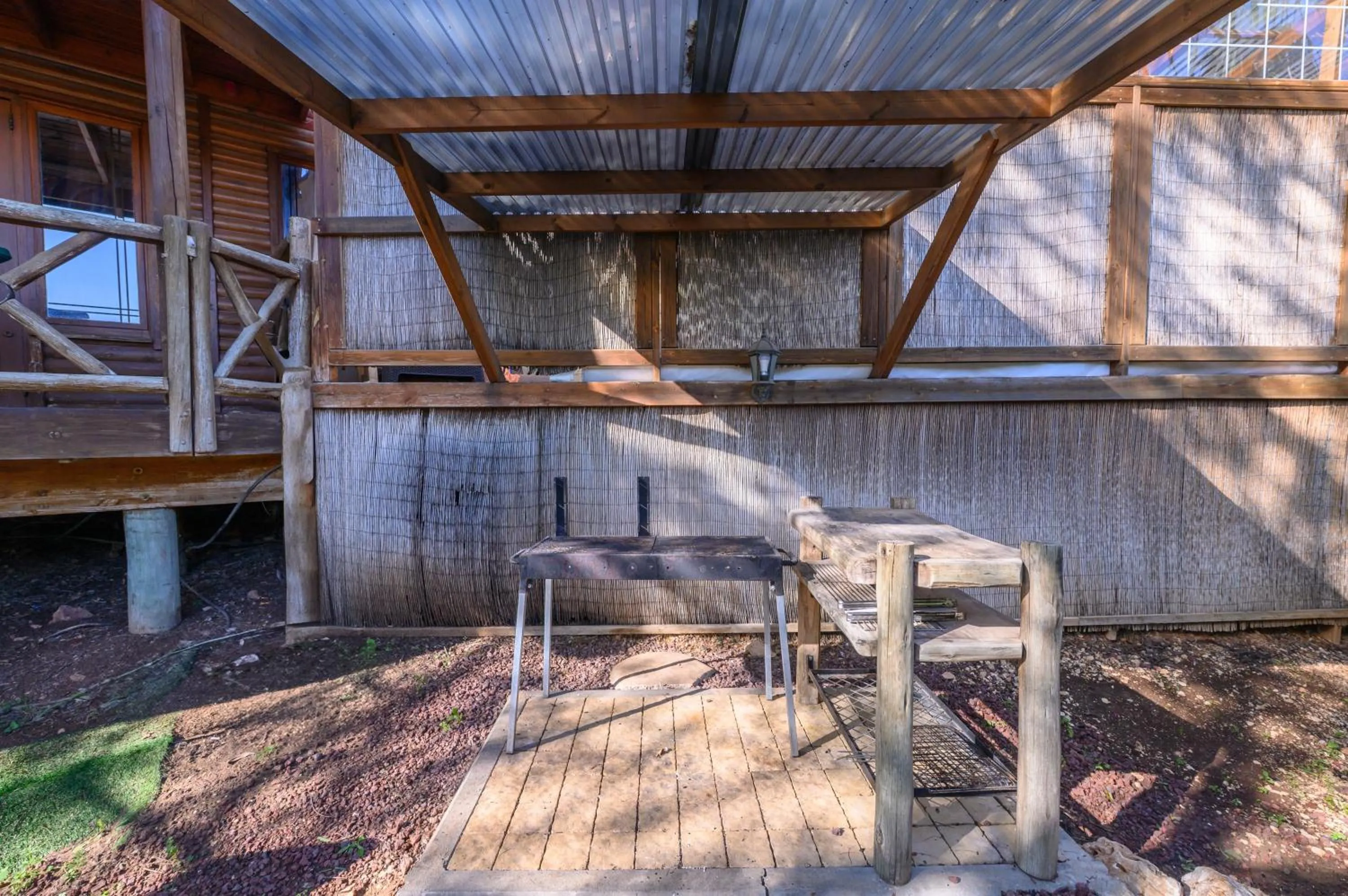 BBQ facilities in Rosh Pinat Noy