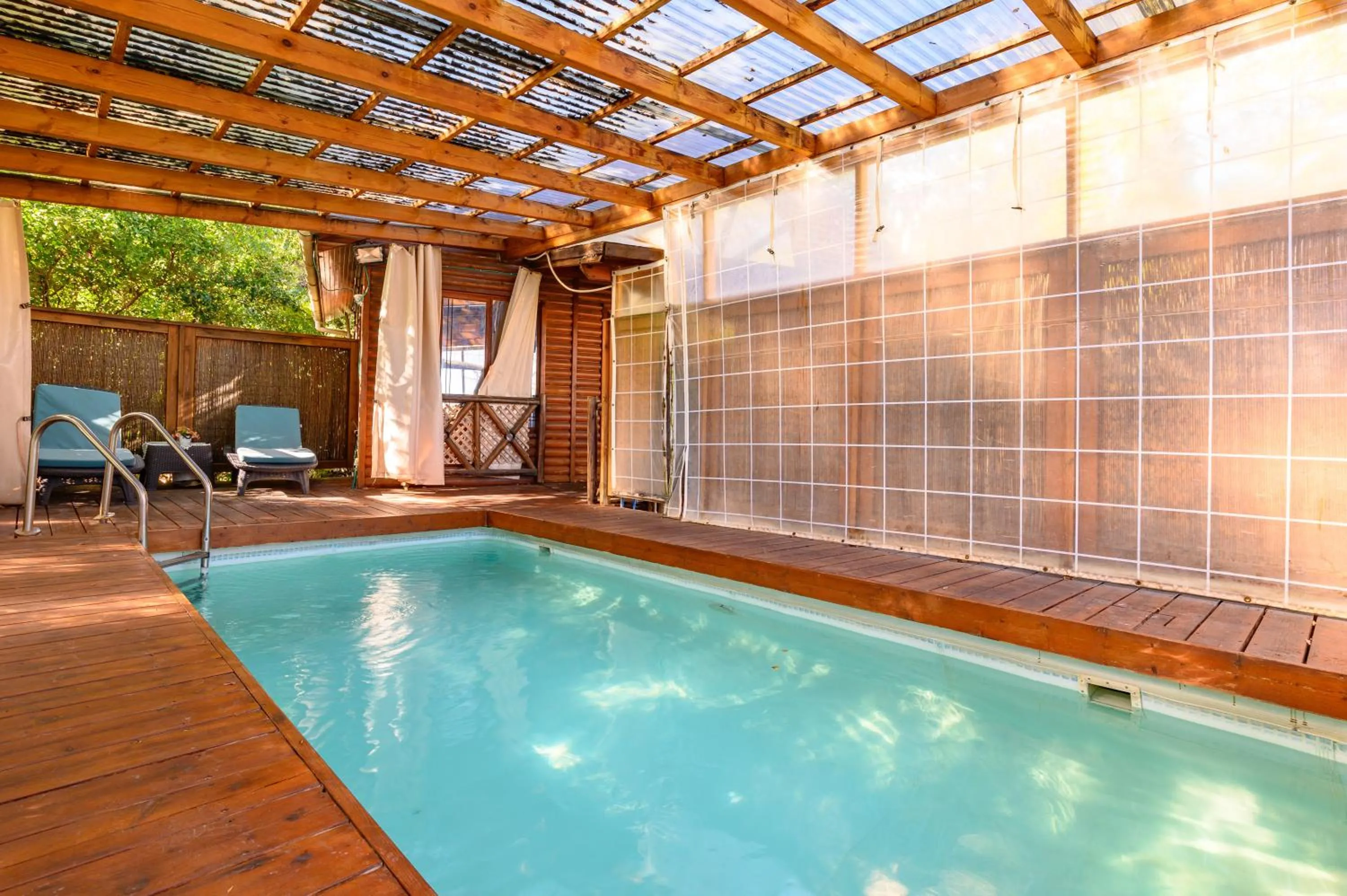 Swimming pool in Rosh Pinat Noy