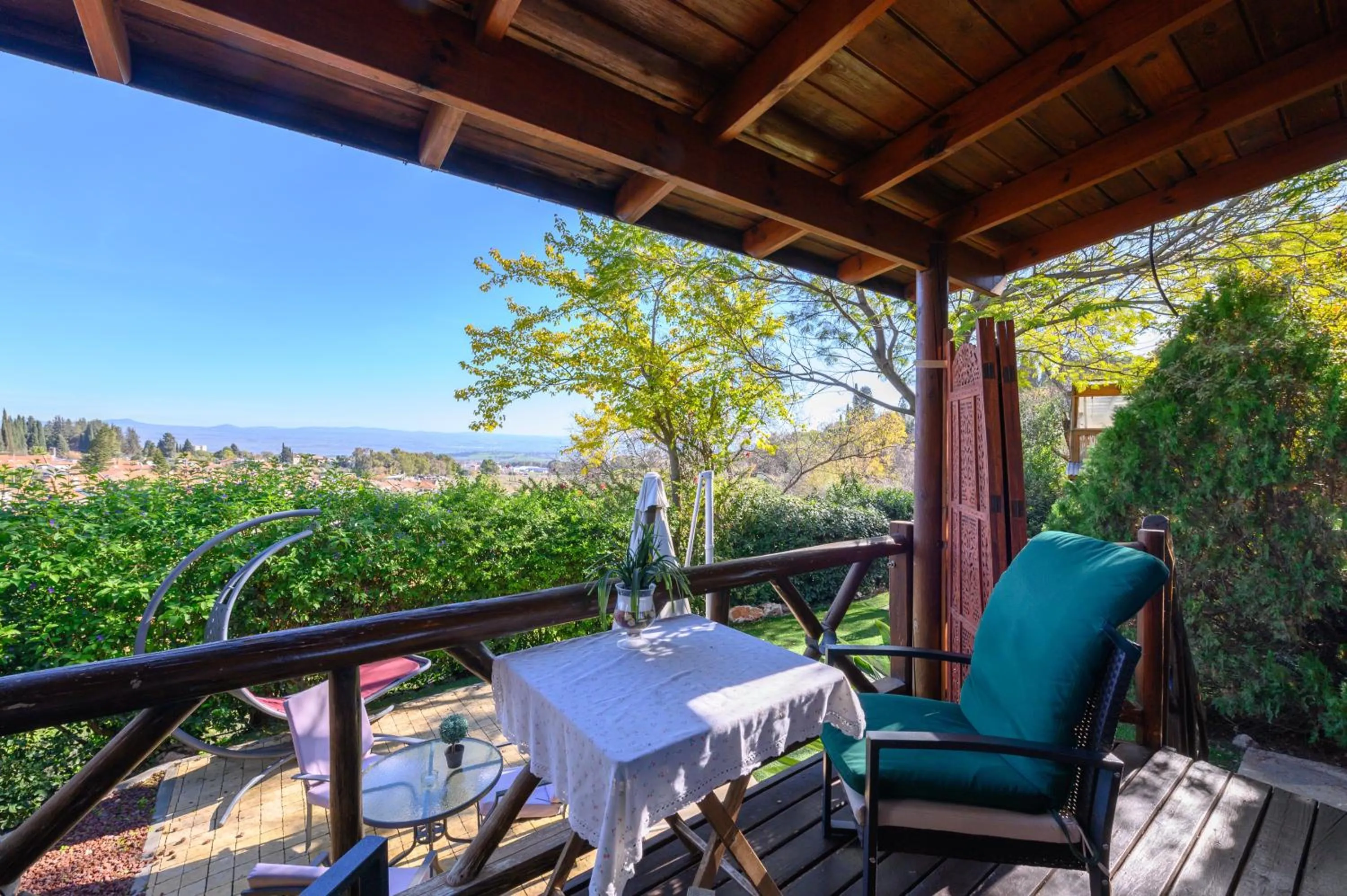 Patio in Rosh Pinat Noy