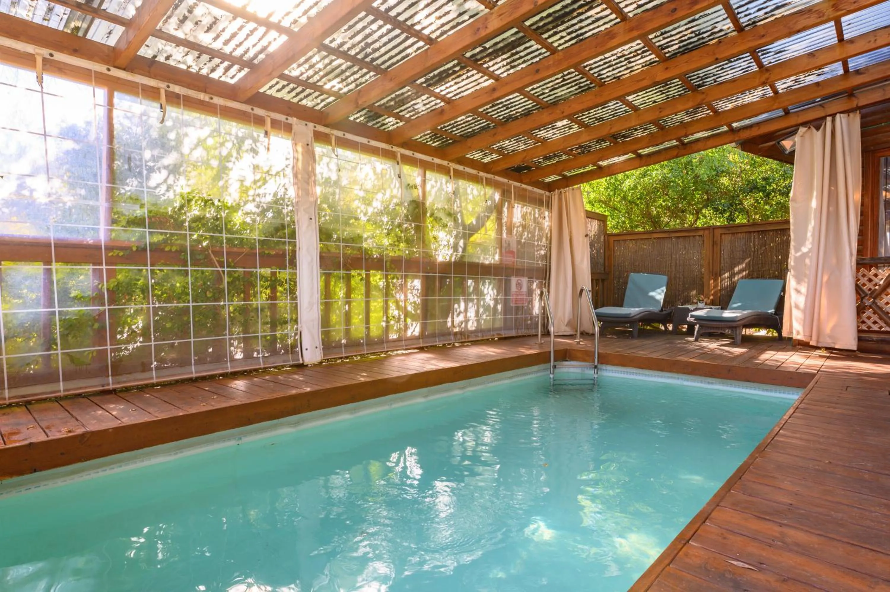 Swimming pool in Rosh Pinat Noy