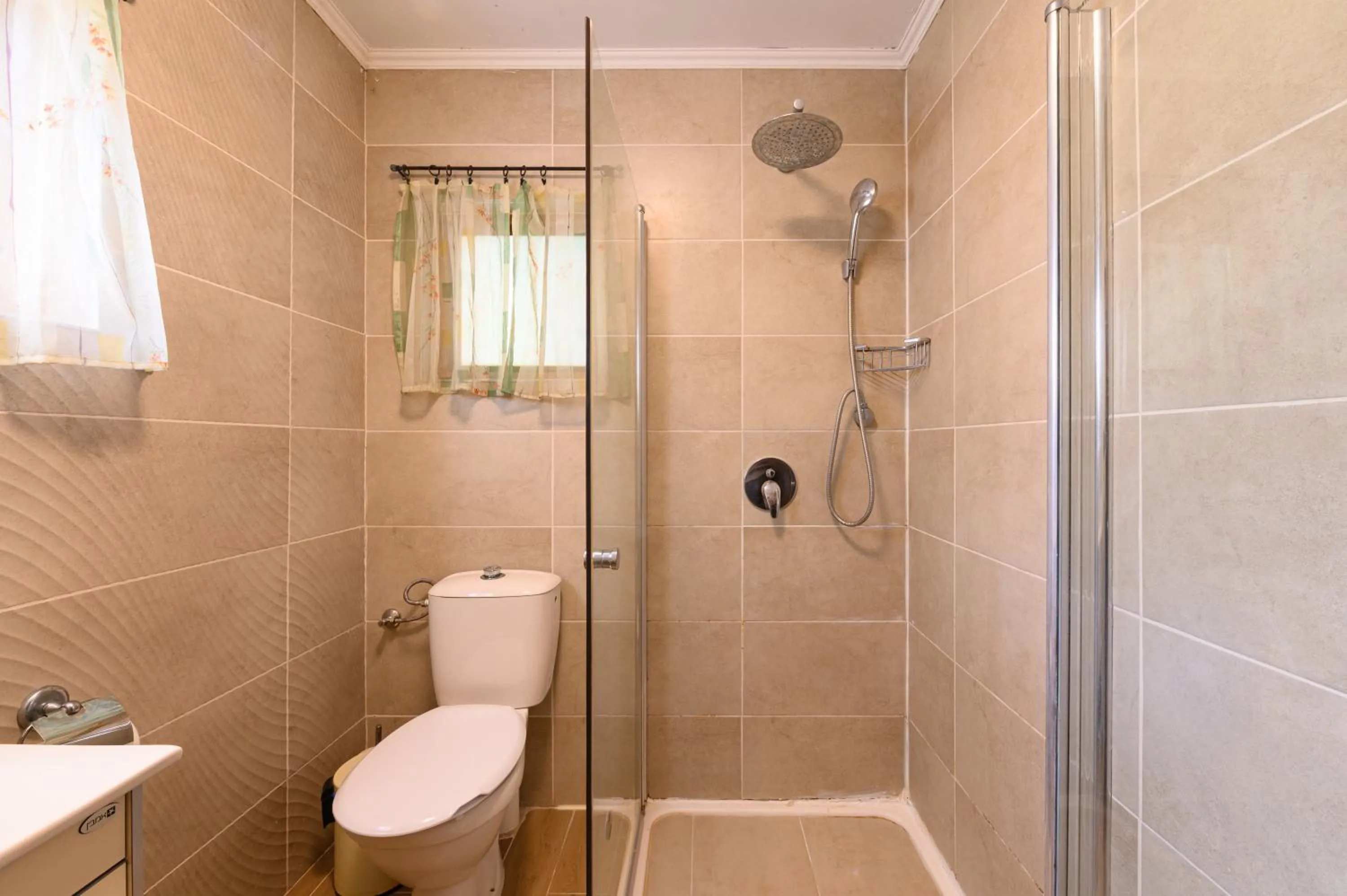 Bathroom in Rosh Pinat Noy
