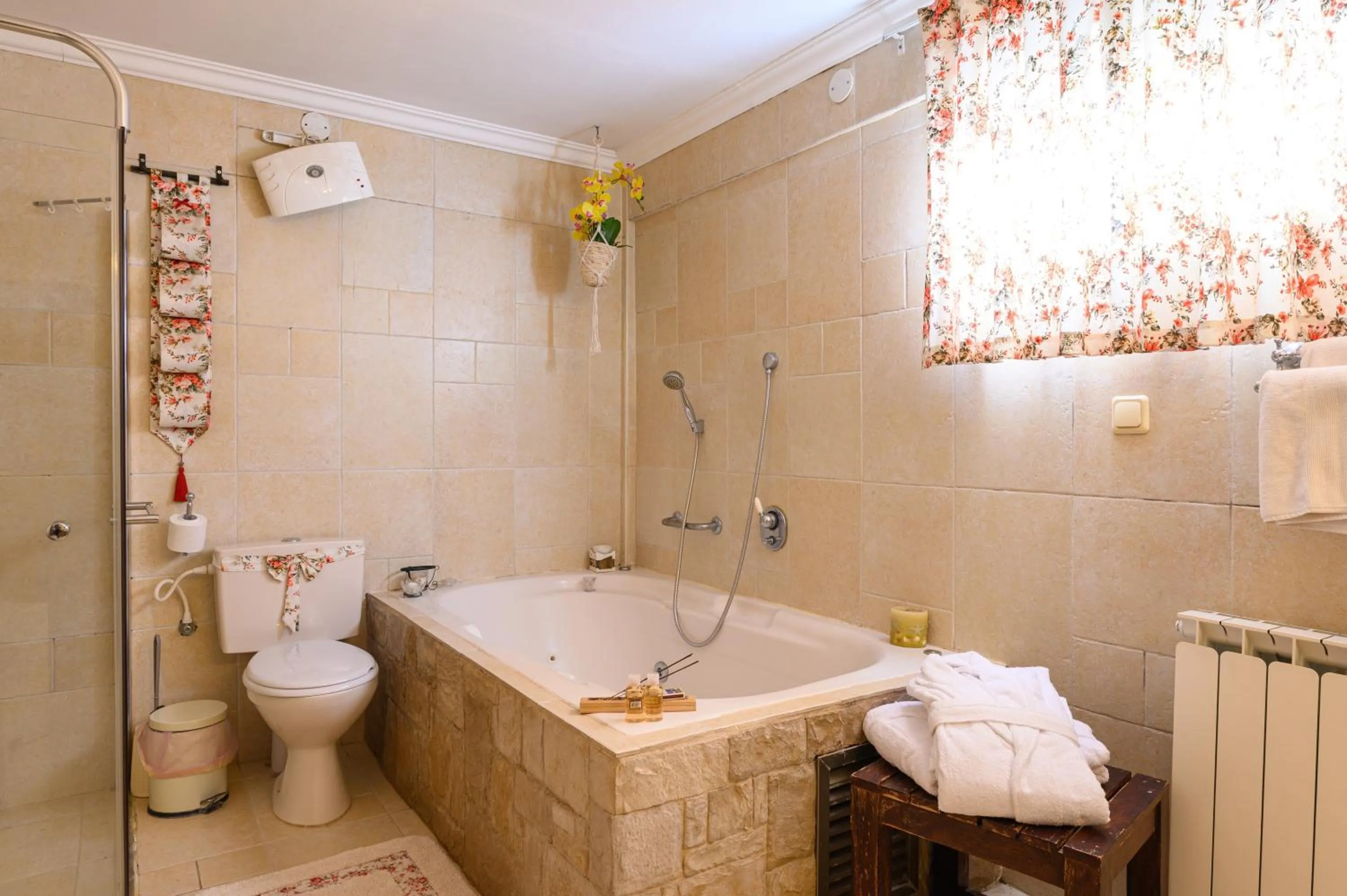Bathroom in Rosh Pinat Noy