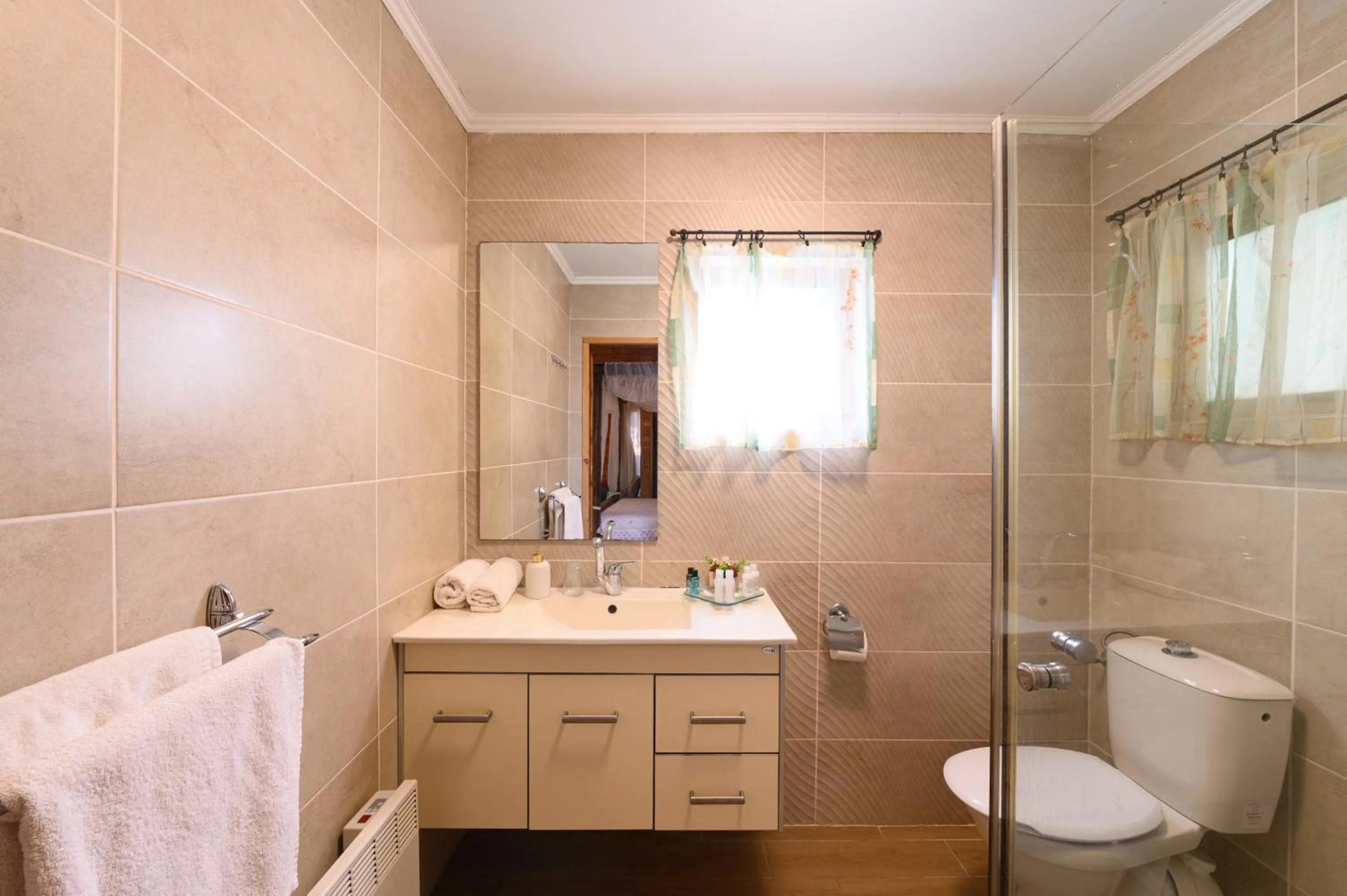 Bathroom in Rosh Pinat Noy