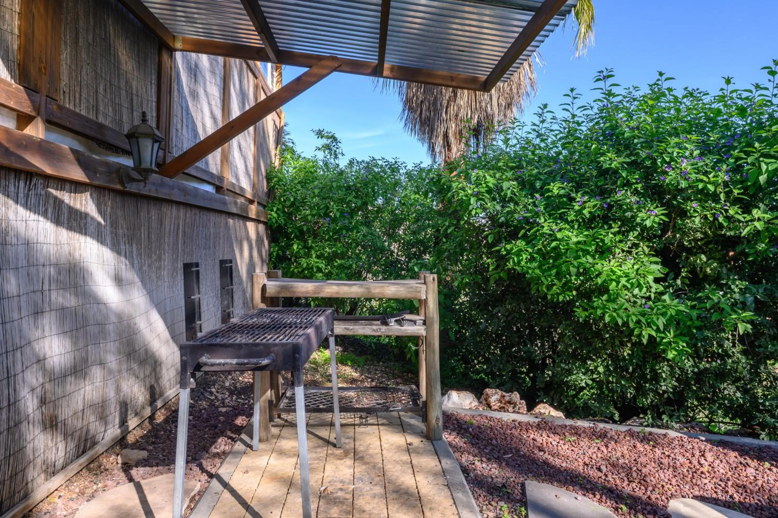 BBQ facilities in Rosh Pinat Noy