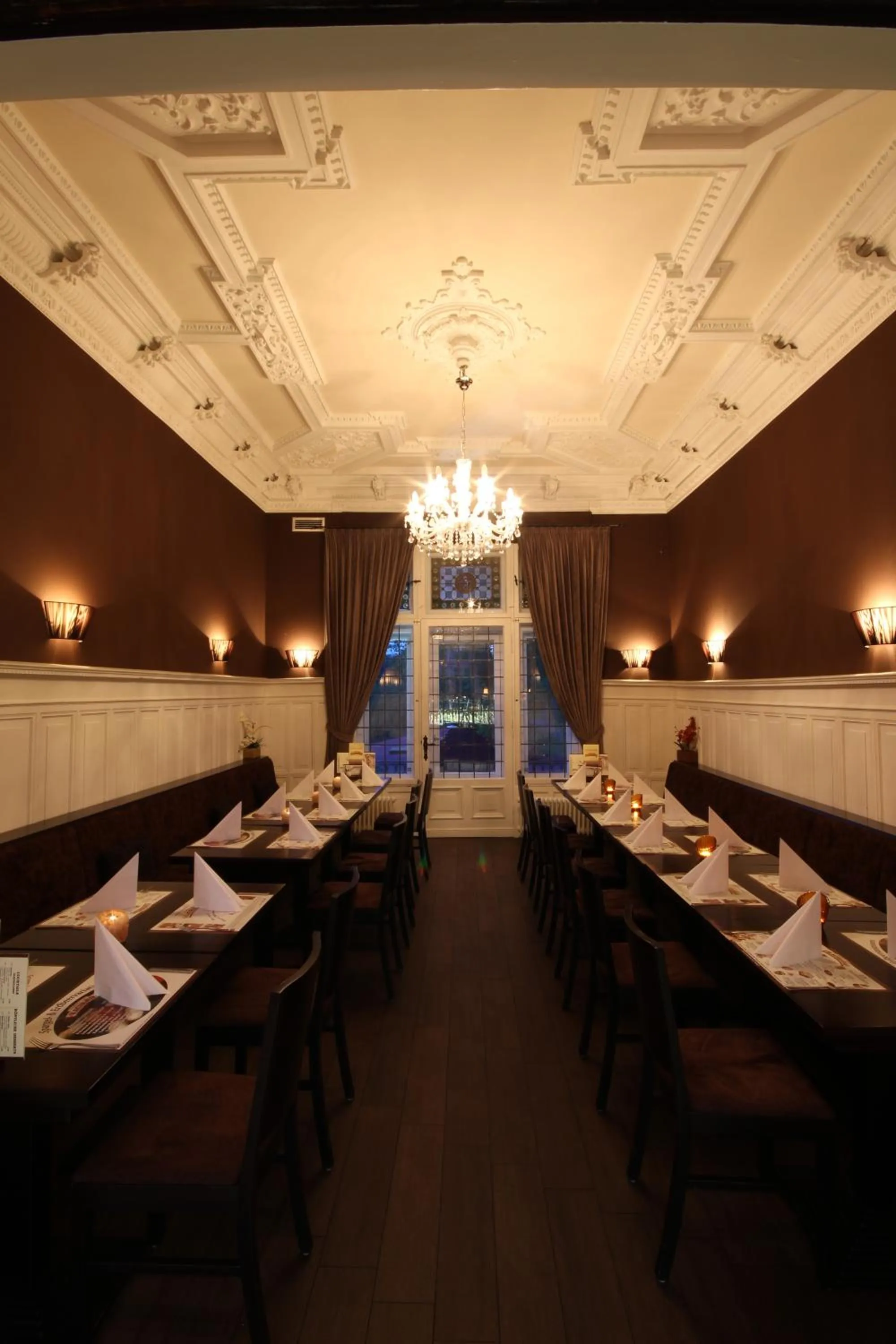 Restaurant/places to eat in Hotel Excellent