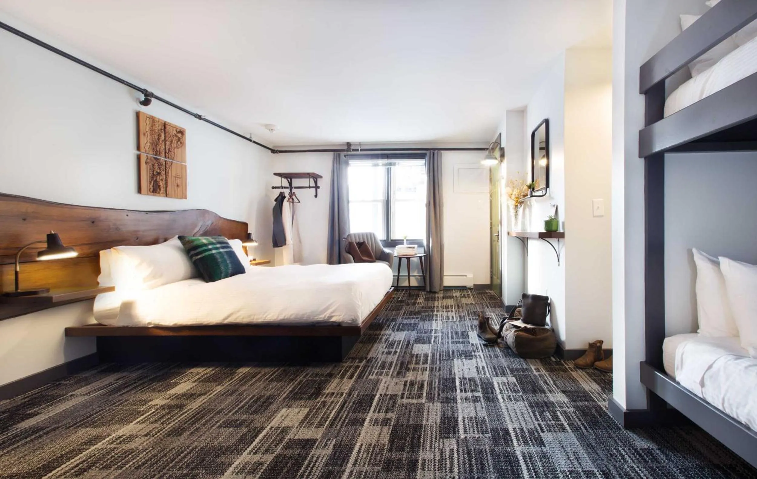 Bed in Main and Mountain