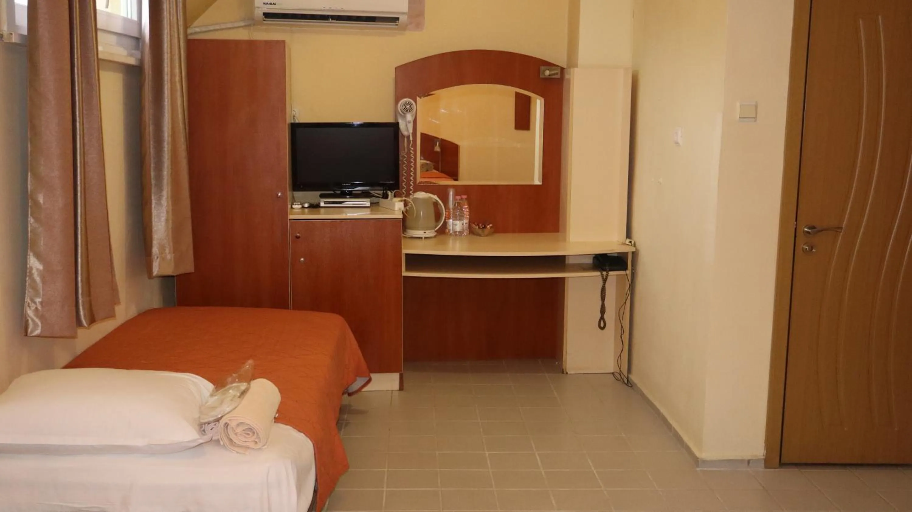 TV and multimedia, Bed in Hotel Palitra