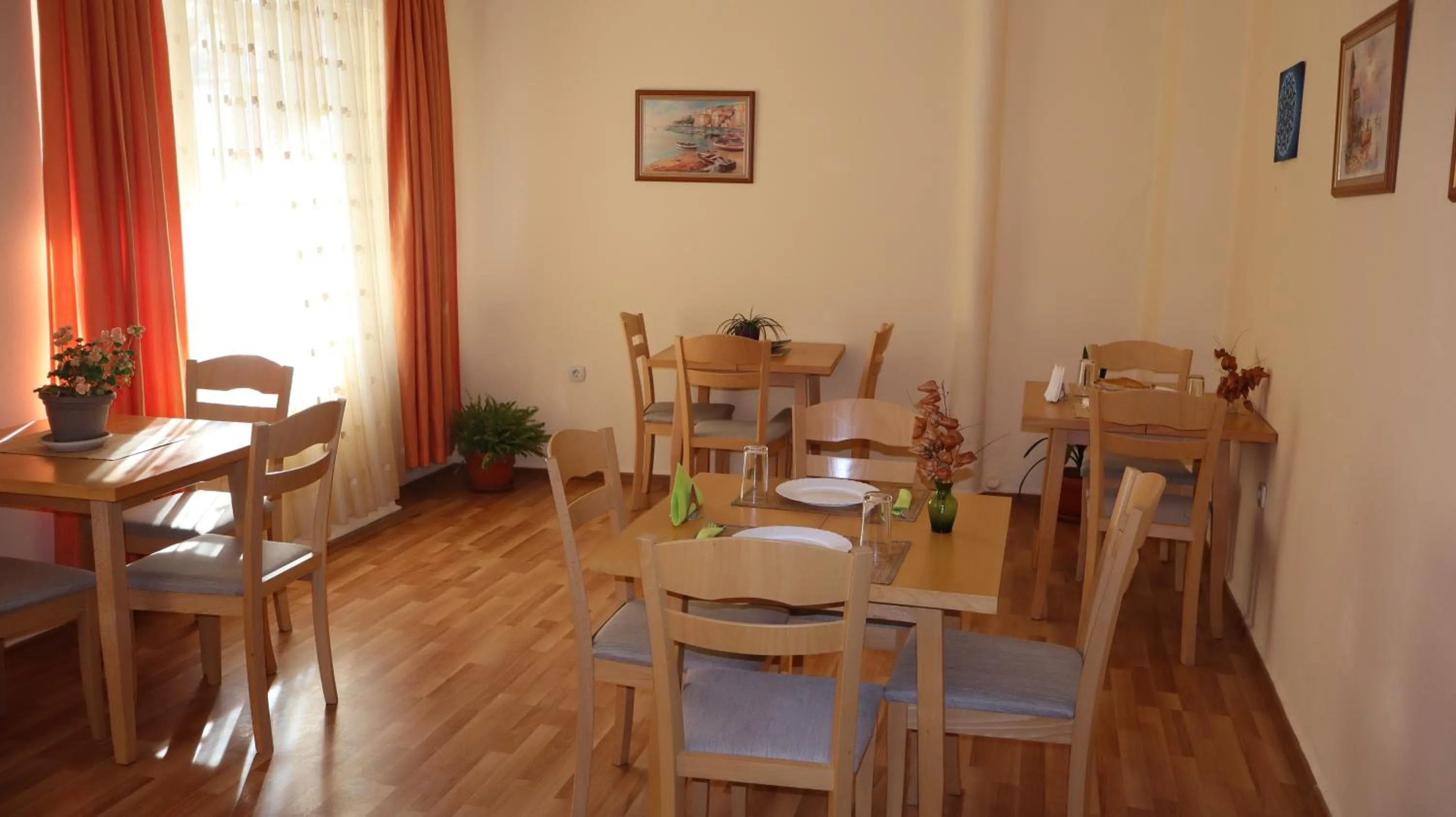 Dining area in Hotel Palitra