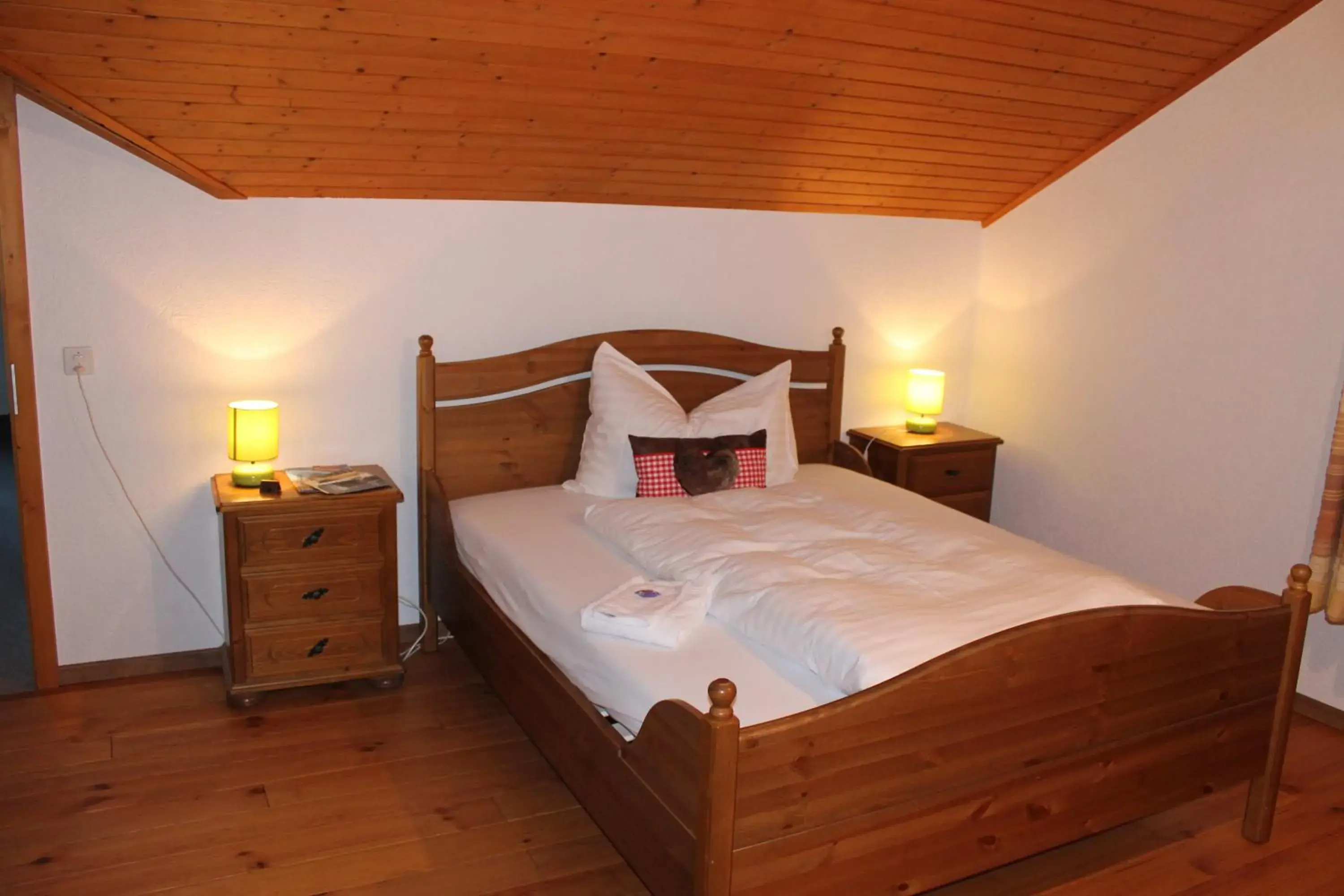 Budget Double Room in Hotel Rothorn Vintage-Style Budget Double Room in Hotel Rothorn Vintage-Style