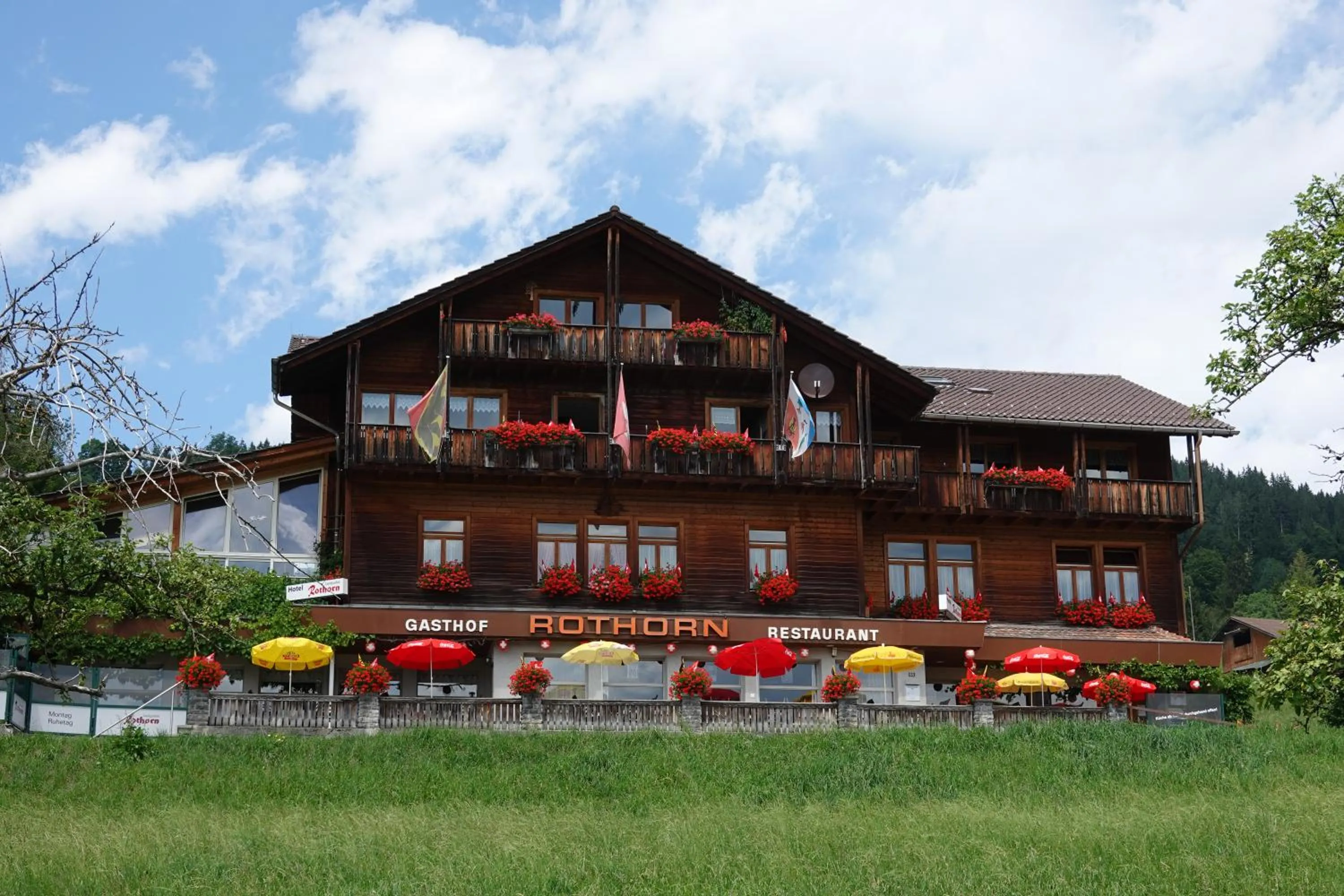 Property building in Hotel Rothorn Vintage-Style