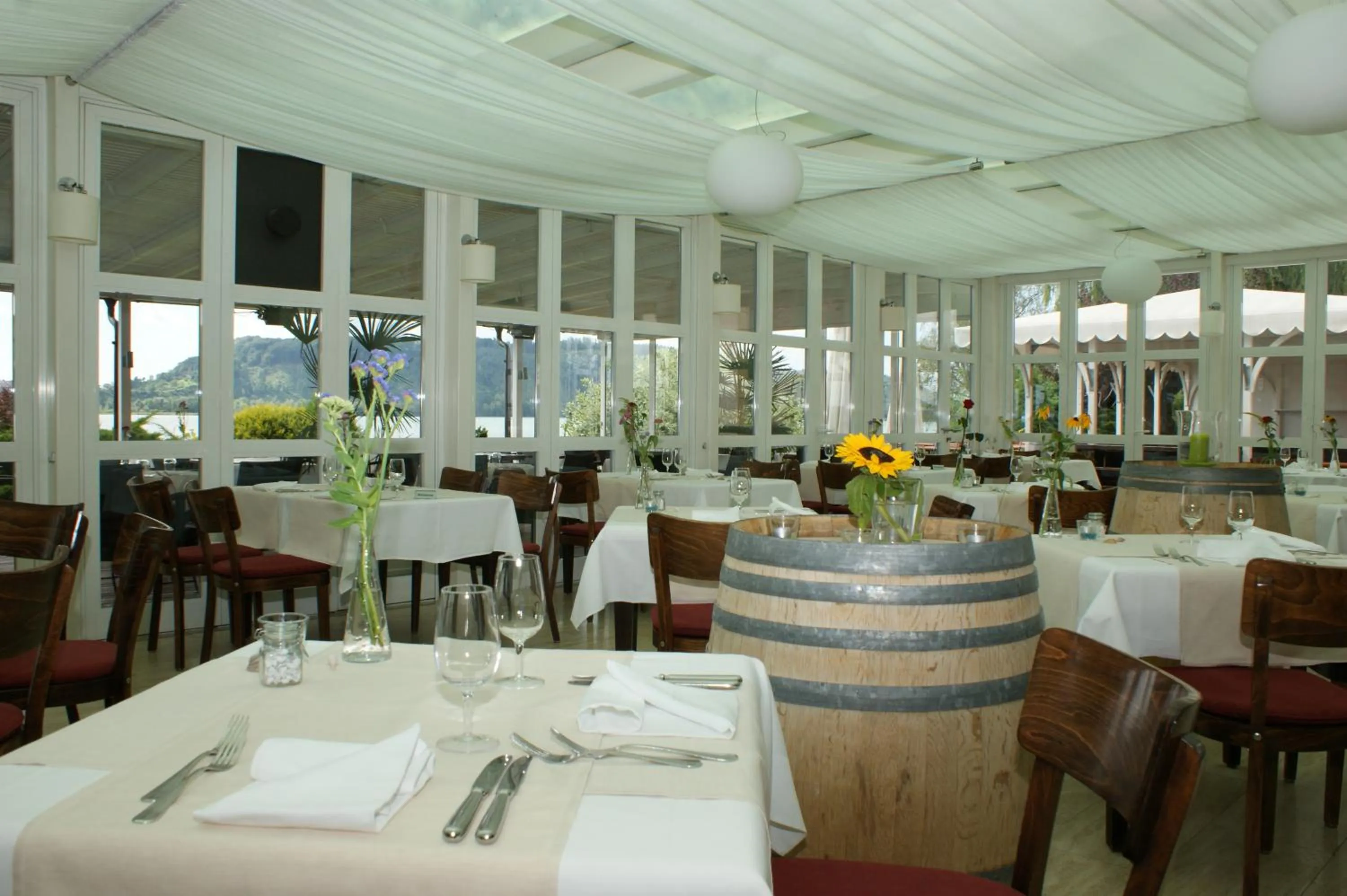 Restaurant/places to eat in Hotel Jean-Jacques Rousseau