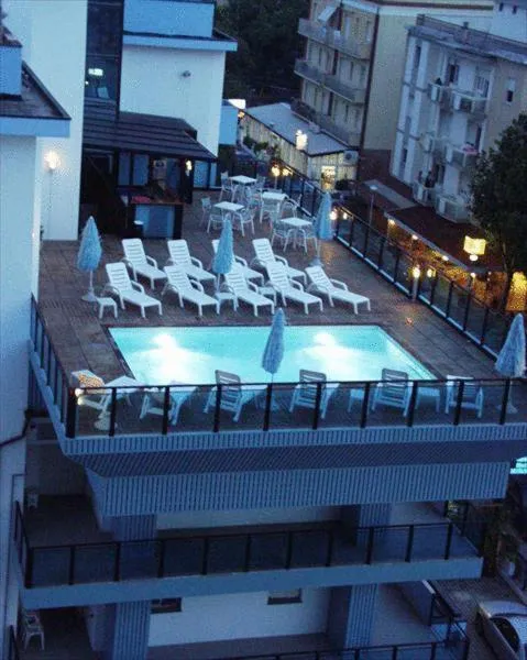 Pool view in Hotel Mirage