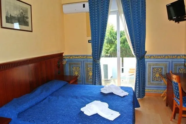 City view, Bed in Hotel Mirage