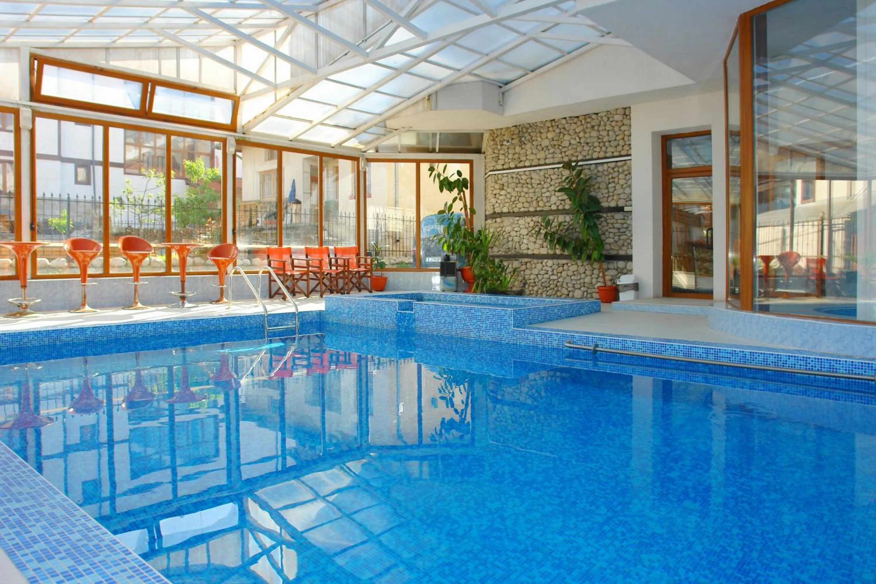 Swimming pool in Elegant Hotel