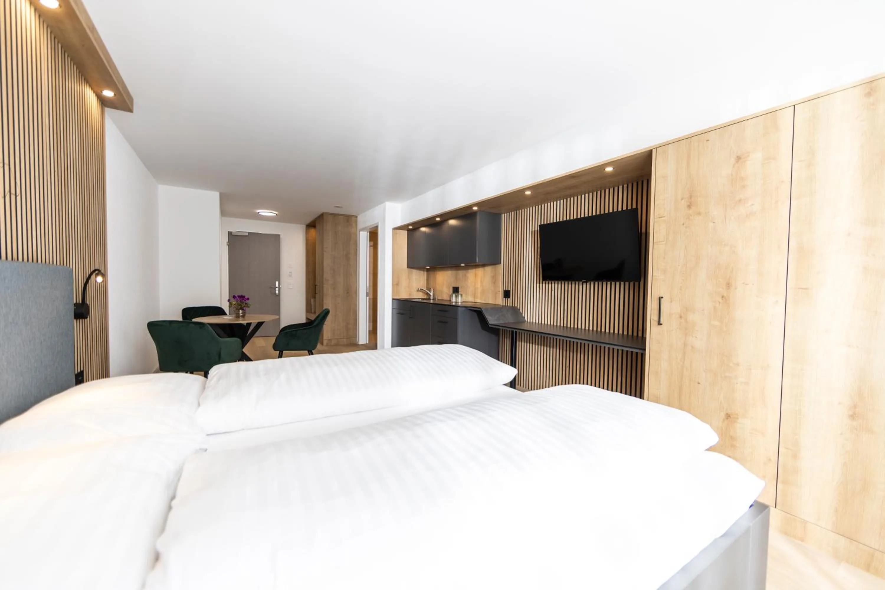 Photo of the whole room, Bed in Seemöwe Wellnesshotel Swiss Quality