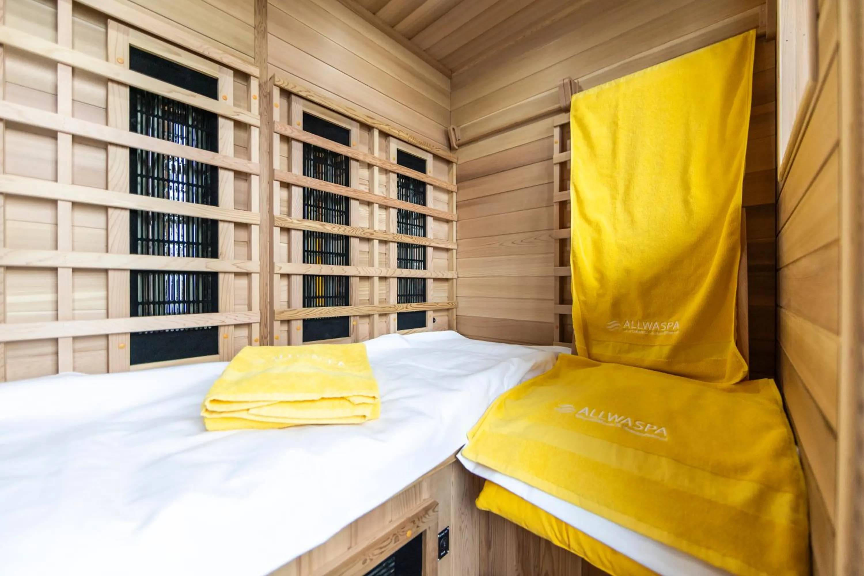 Sauna, Bed in Seemöwe Wellnesshotel Swiss Quality