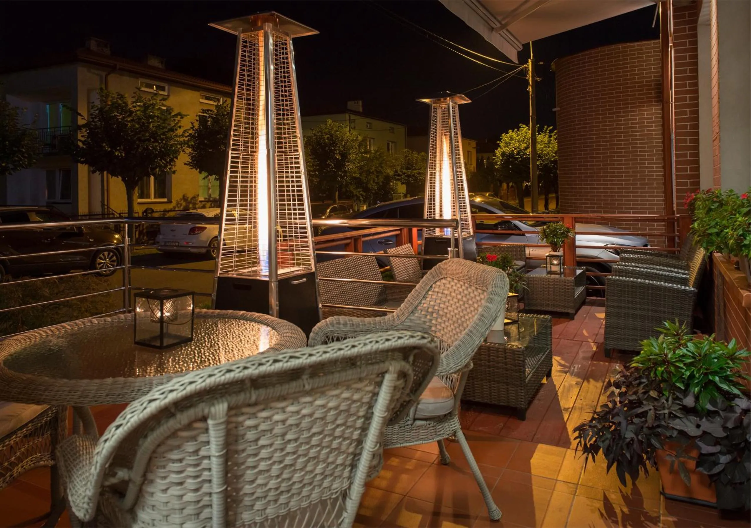 Restaurant/places to eat in Hotel Capitol