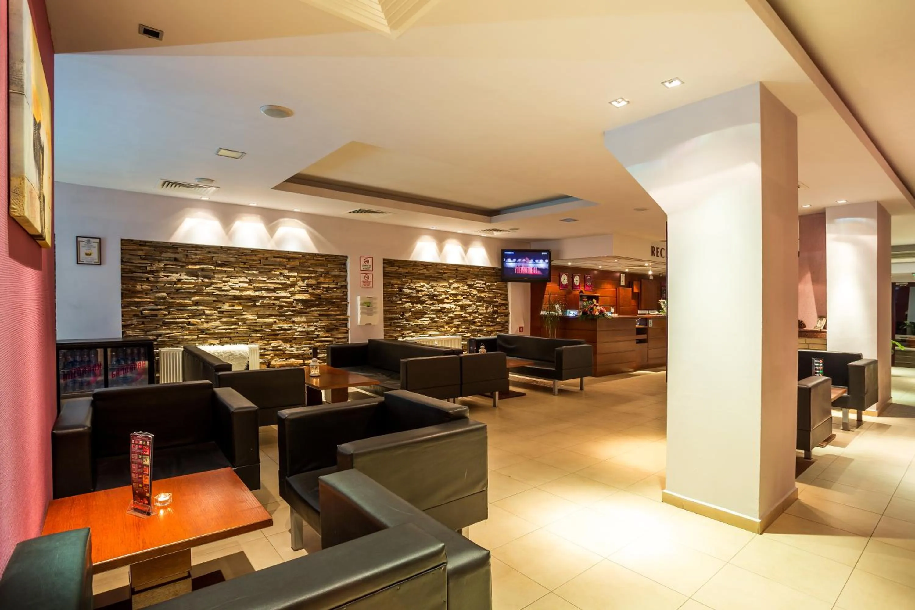 Communal lounge/ TV room in The Stream Resort Pamporovo